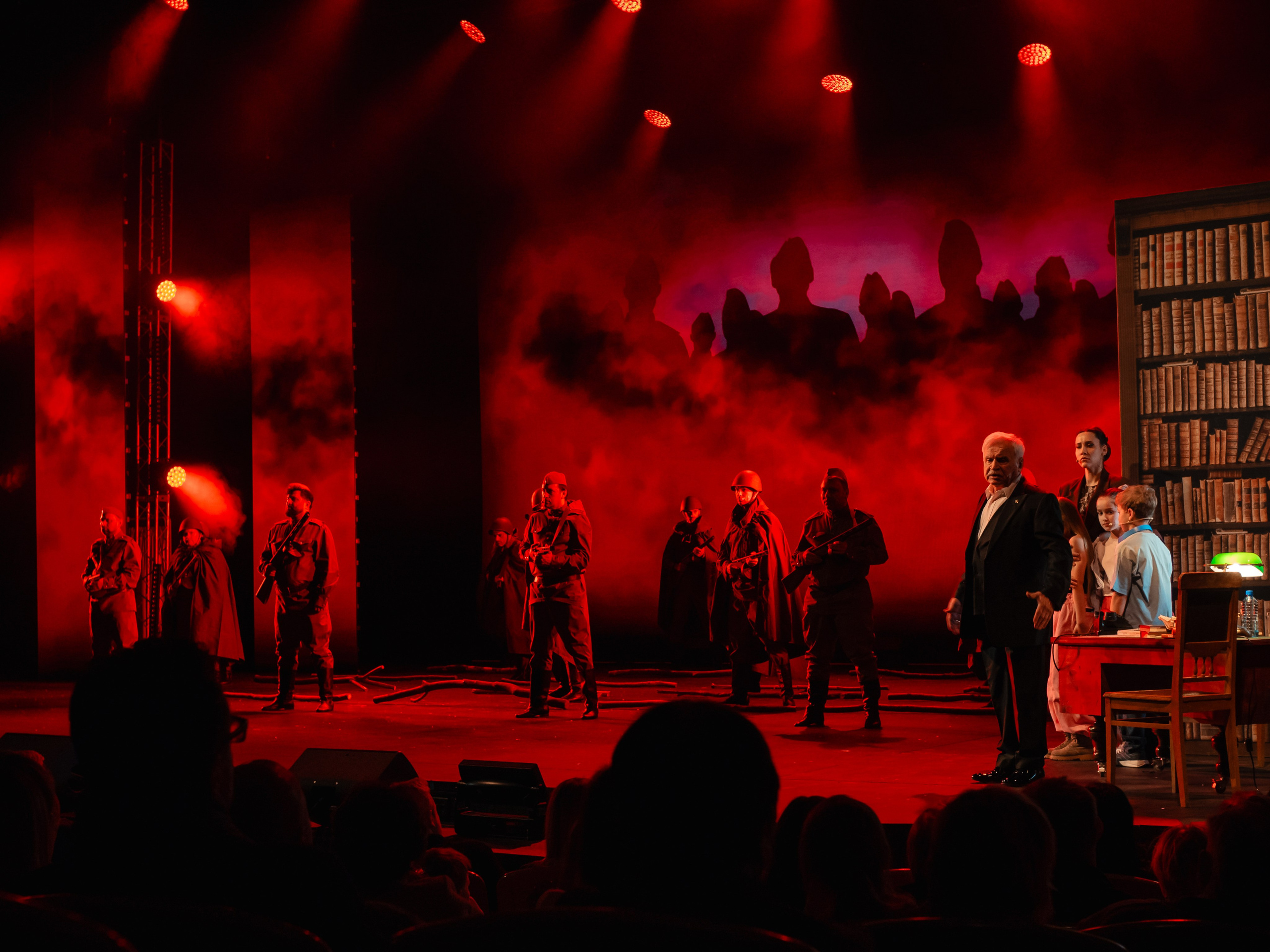 Василий Теркин, театр «Русская песня». Фотограф Ольга Махалова — Санкт-Петербург, Москва, Нижний Новгород