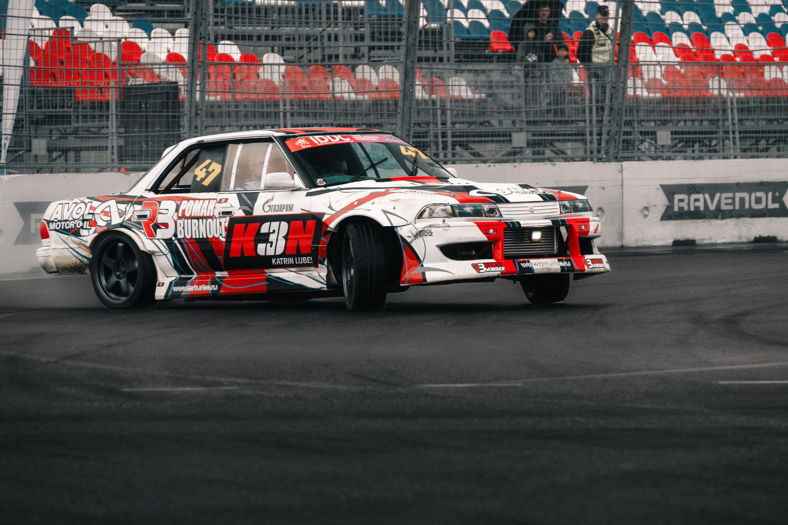 IDDC Этап 2: Бетонный Колизей и блогеры в деле