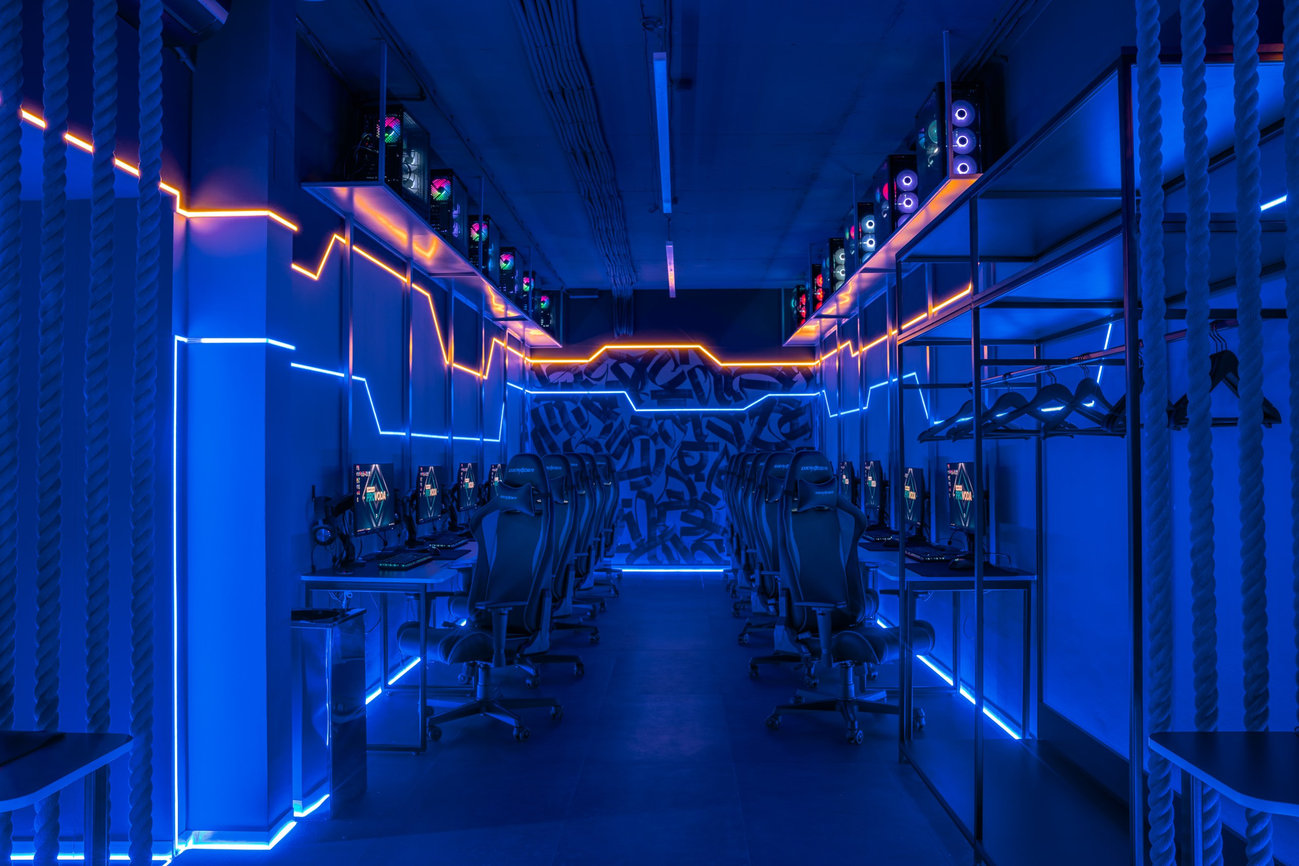 Второй компьютерный клуб "Provoda" - Интерьерный фотограф Коваль Илья. Коваль Илья — Интерьерный и архитектурный фотограф