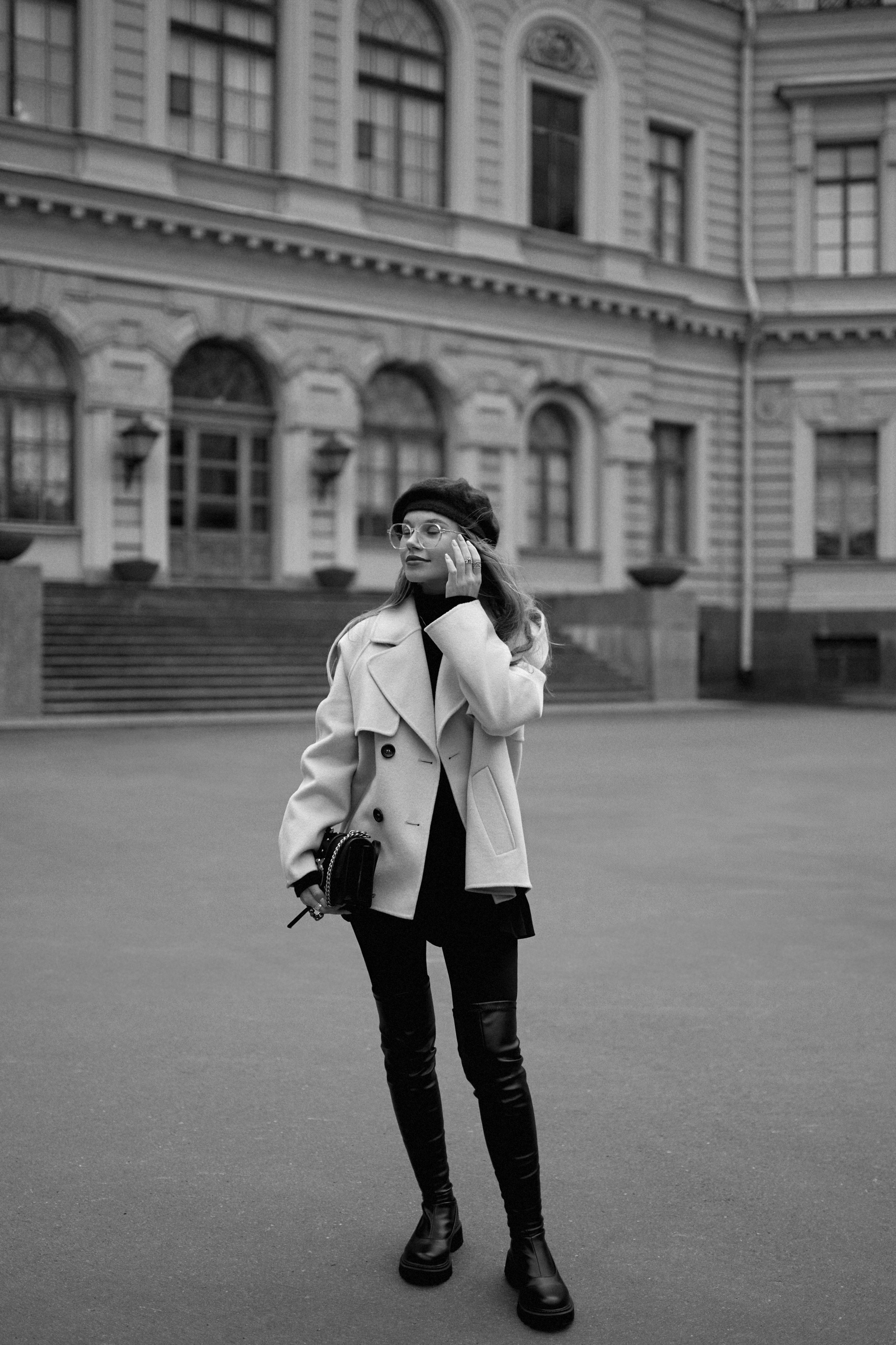 Профессиональная прогулочная фотосессия в Питере. Сестры Карабаза. Фотографы и ретушеры в Москве и Санкт-Петербурге