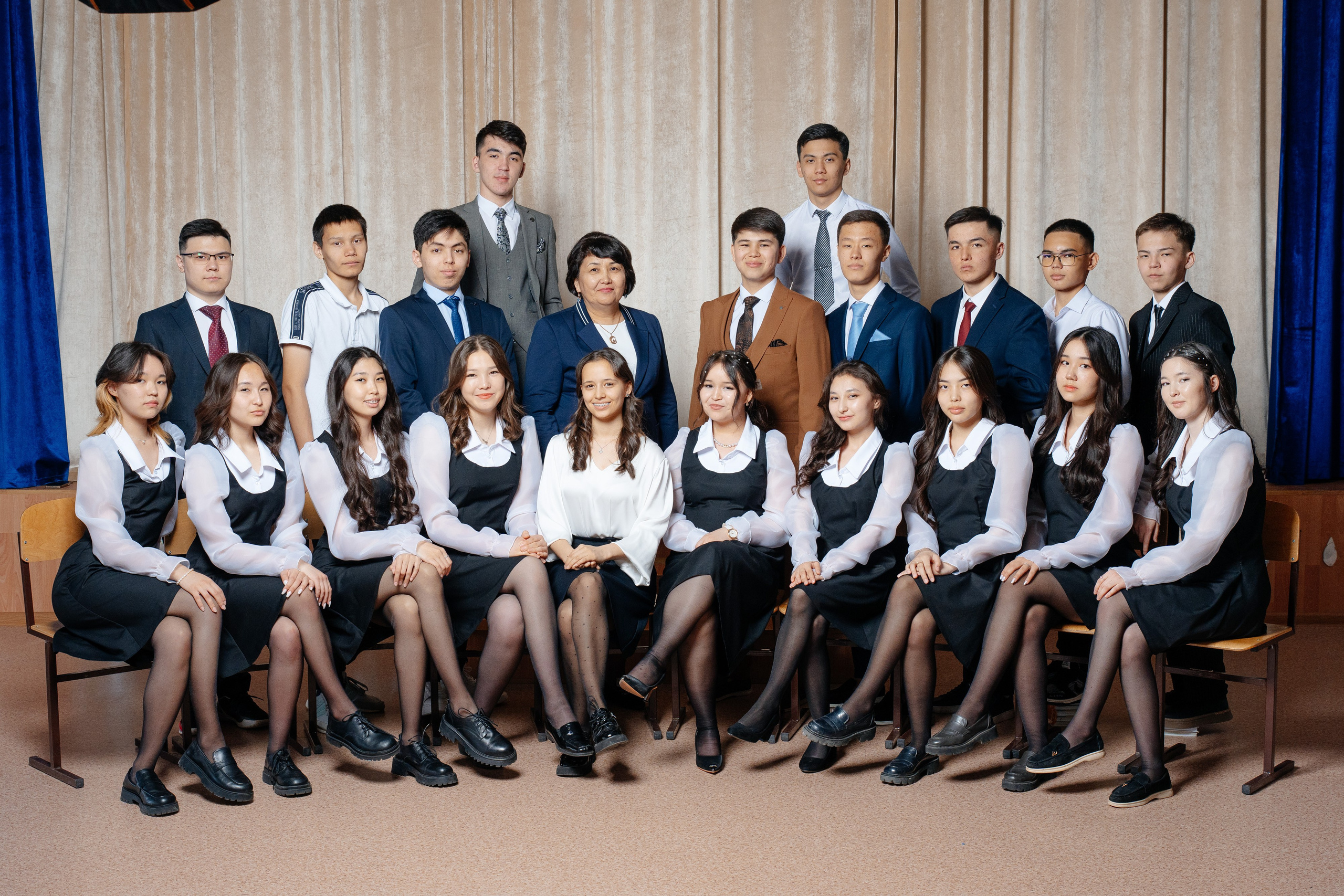 Общие кадры в школе. Выпускные альбомы в Нур-Султане (Астана) и по всему Казахстану