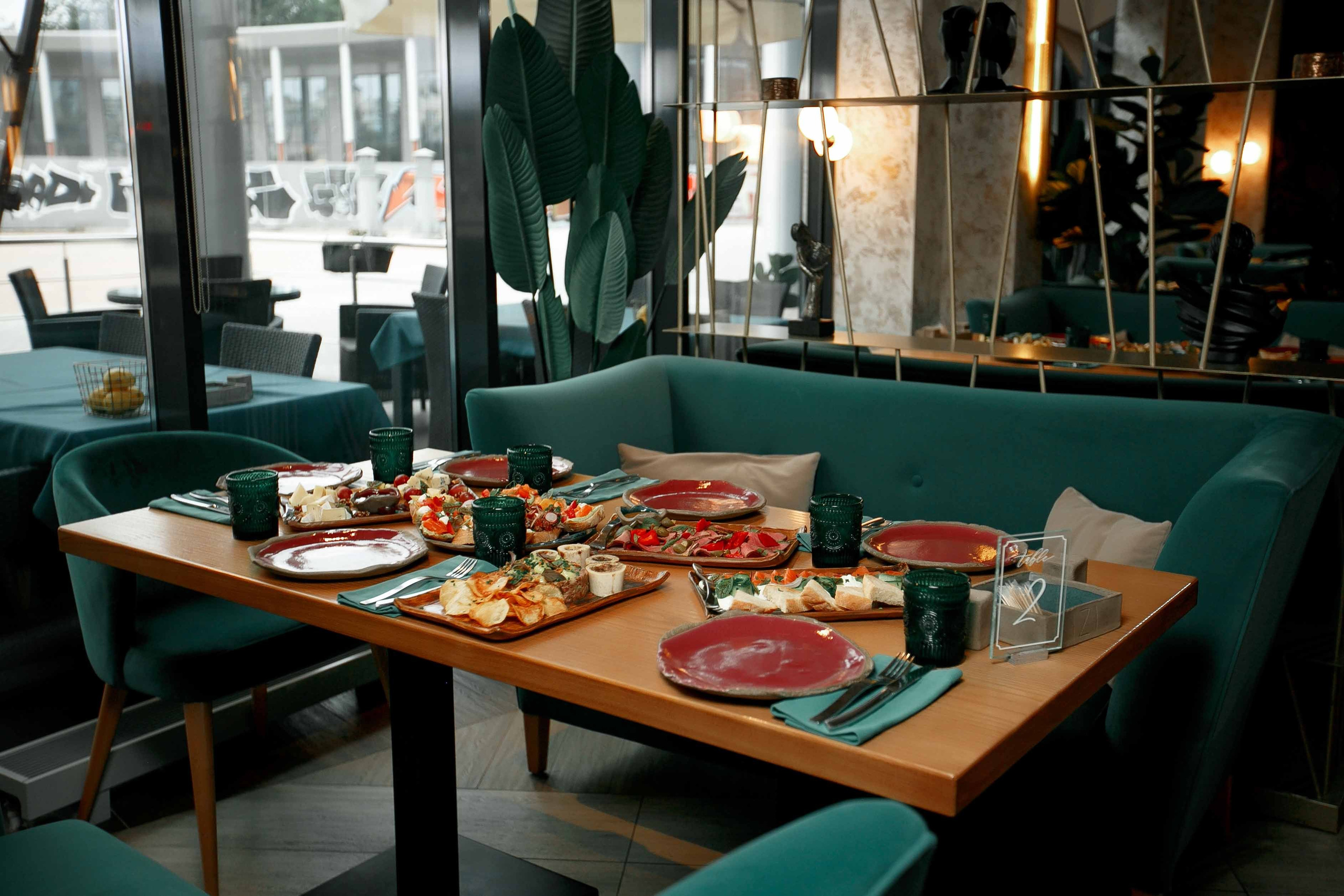 Площадка «Ресторан IZI». Ваш репортажный фотограф Артемий Антонов