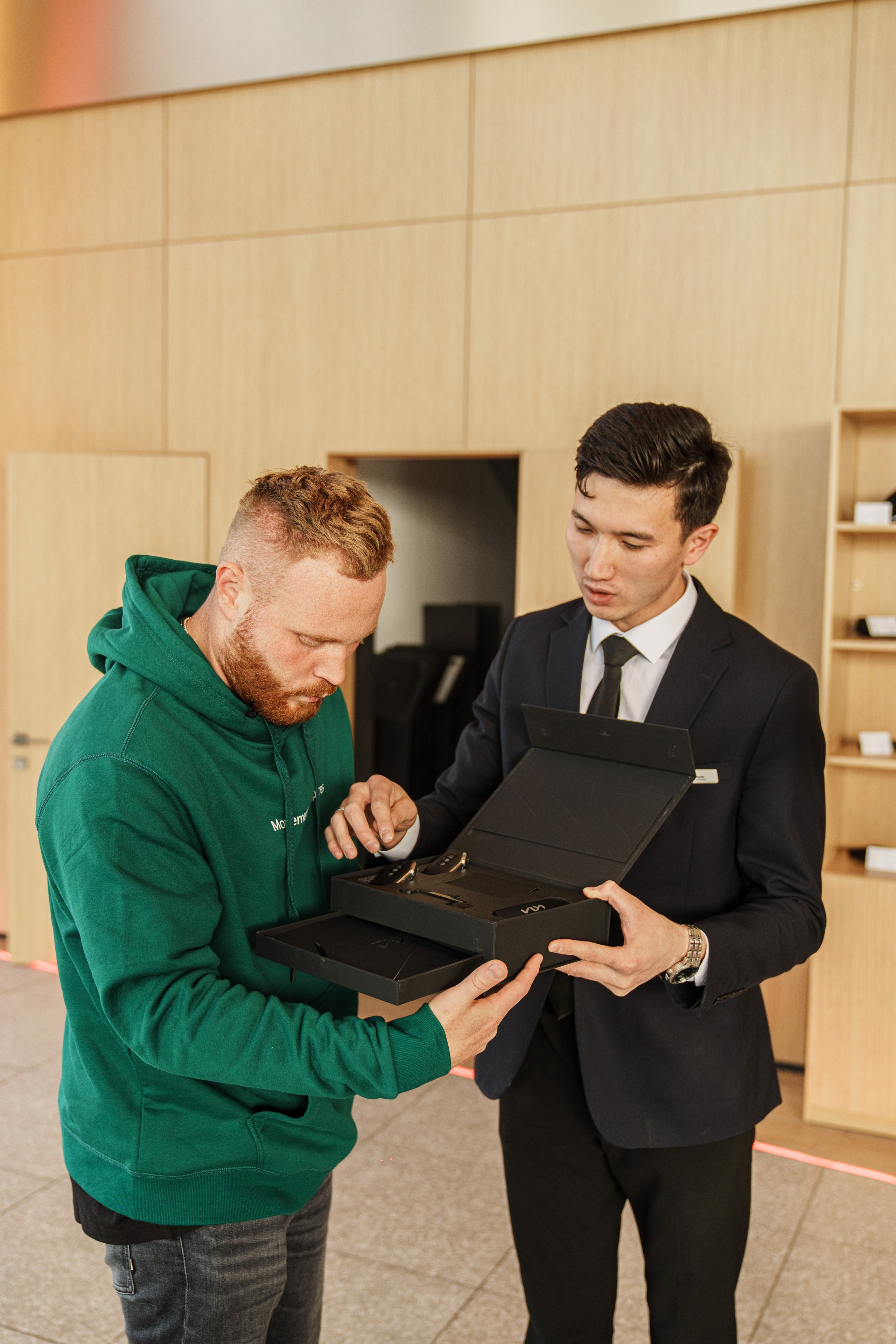 Kia EV6 Вручение Евгений Чебаткову. Фотограф TAULAN_1