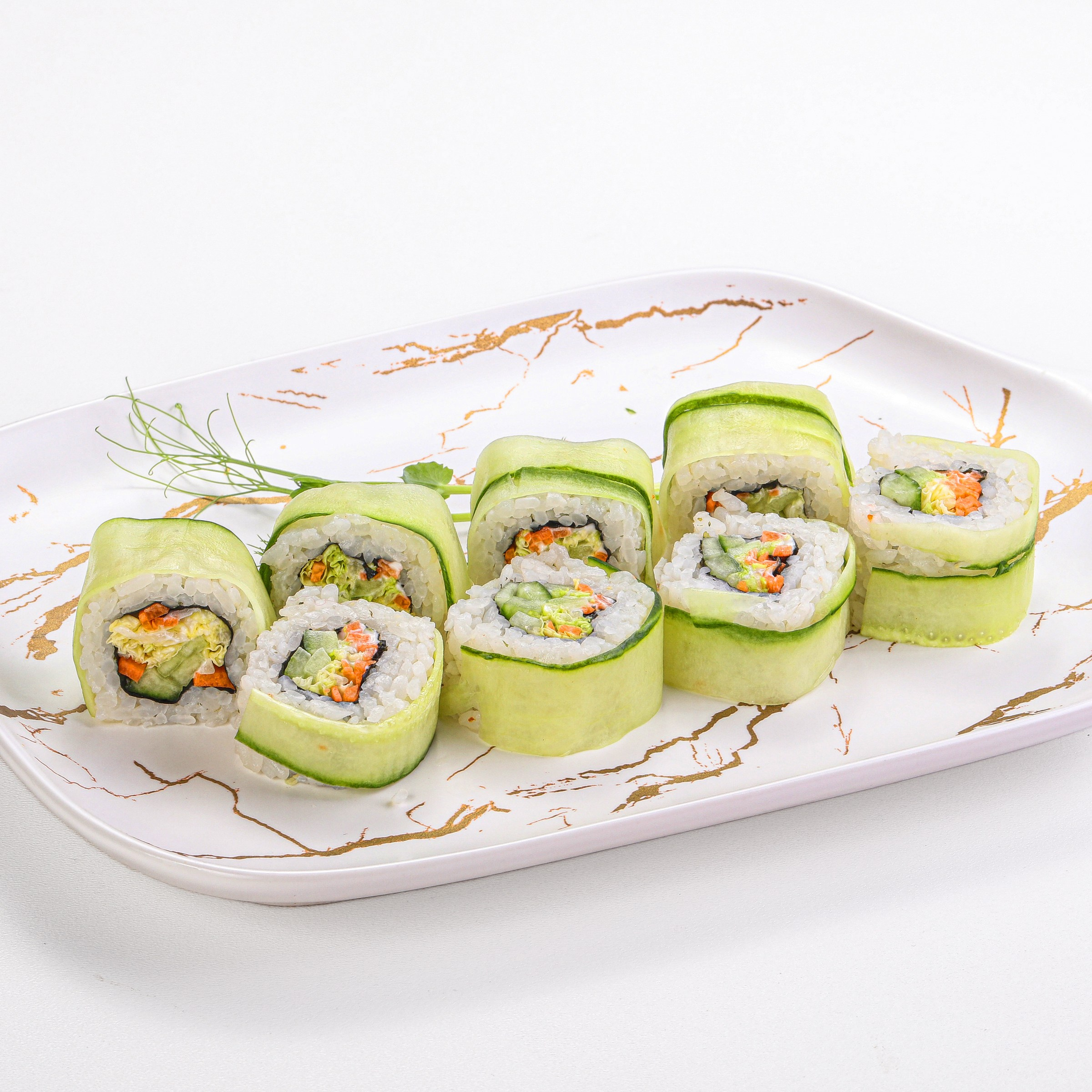 Фотосъемка суши и роллов. Заказ по тел.: +7 (906) 006-90-22. Фуд-фотограф Андрей Старостин — съемка еды в Москве. 9000 руб. в час