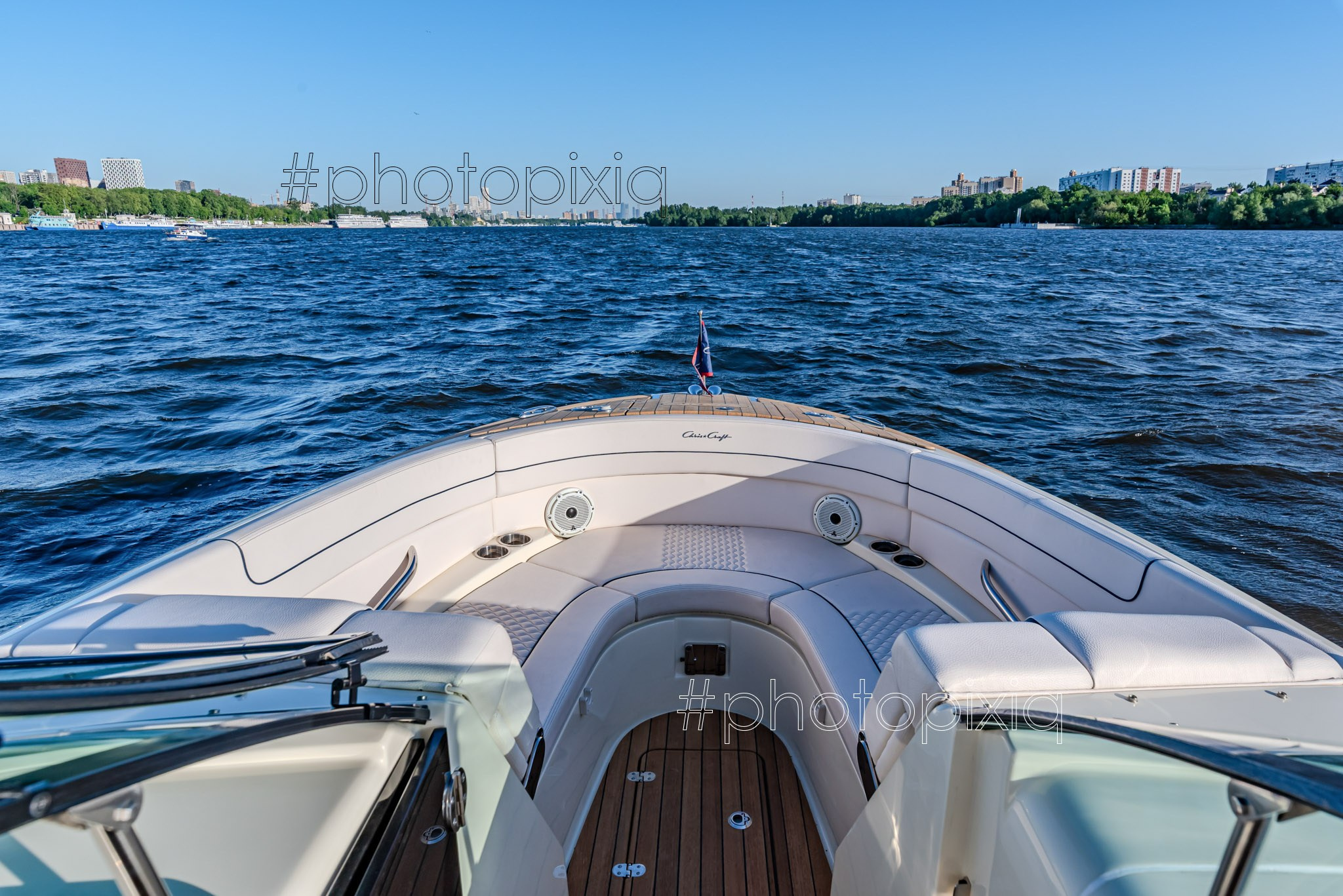 Фотосъёмка катера Chris Сraft для брокера. Интерьерная съёмка и виртуальные туры — Интерьерный фотограф Кузнецов Сергей (photopixiq)