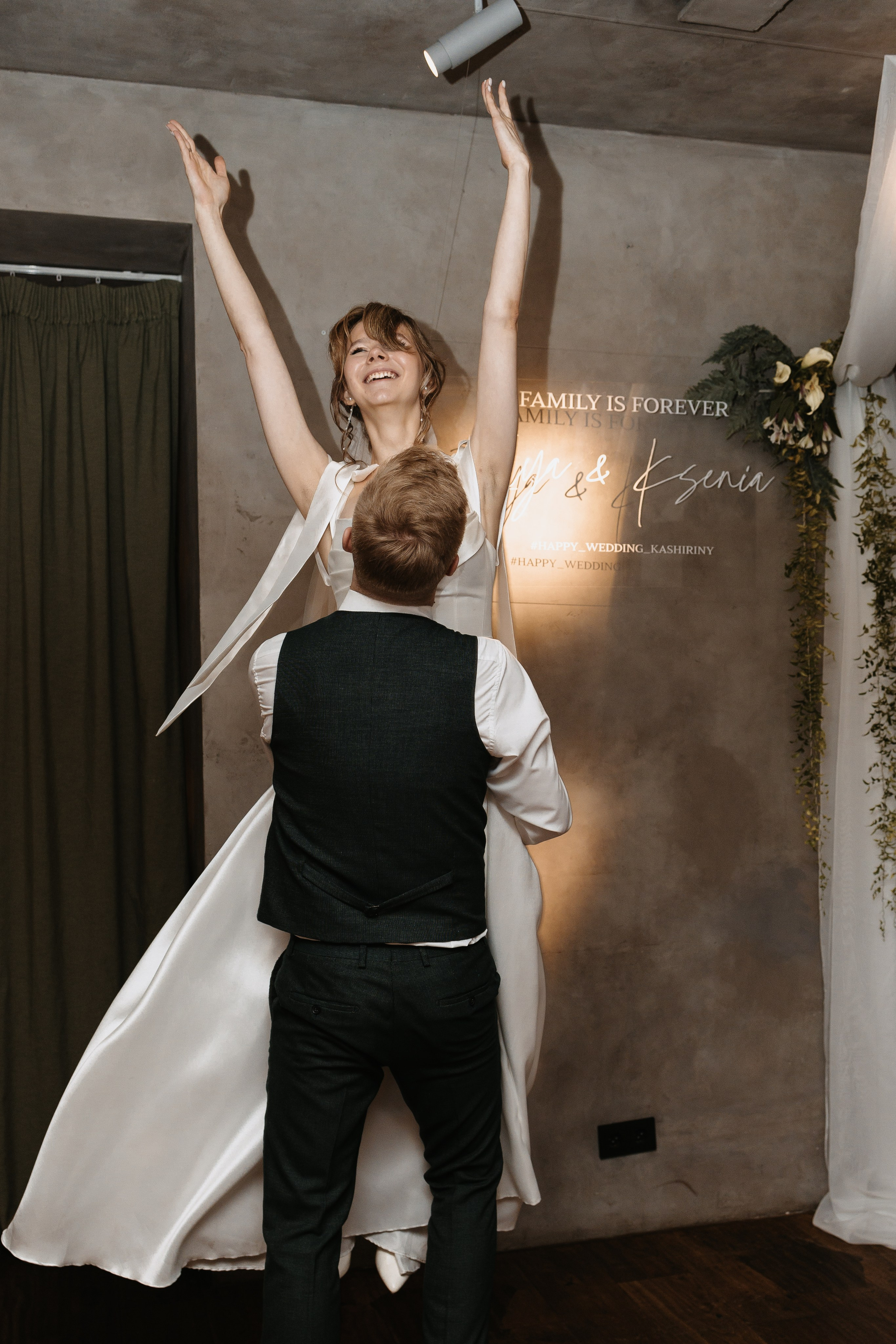 Илья и Ксюша (2024). Свадебный и семейный фотограф в Москве Яна Шувалова