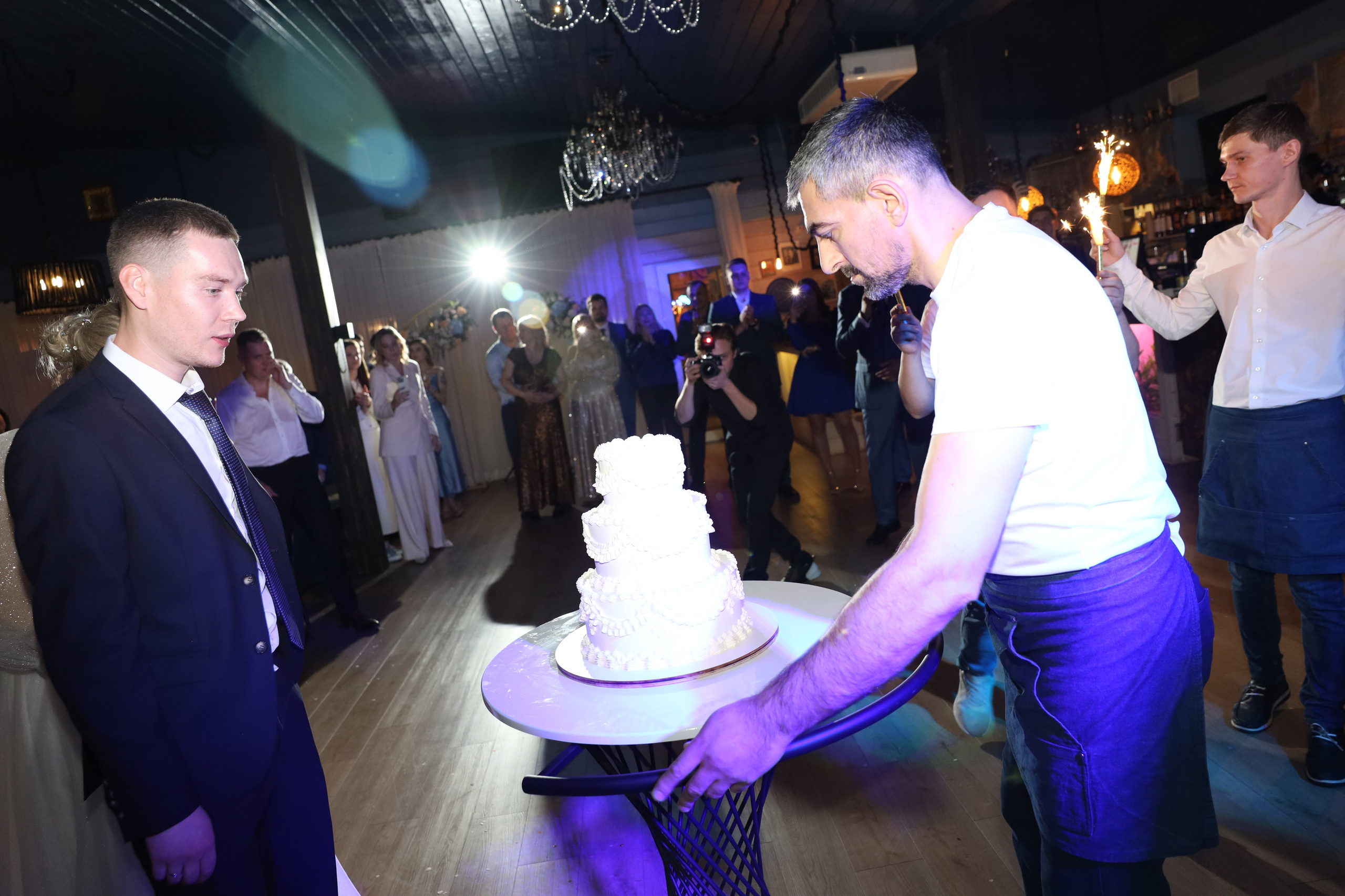 𝒜𝓇𝓉𝑒𝓂 & 𝐿𝓎𝓊𝓈𝓎𝒶 (𝓇𝑒𝓈𝓉𝒶𝓊𝓇𝒶𝓃𝓉). 𝑀𝑜𝓈𝒸𝑜𝓌. Свадебный фотограф в Санкт-Петербурге