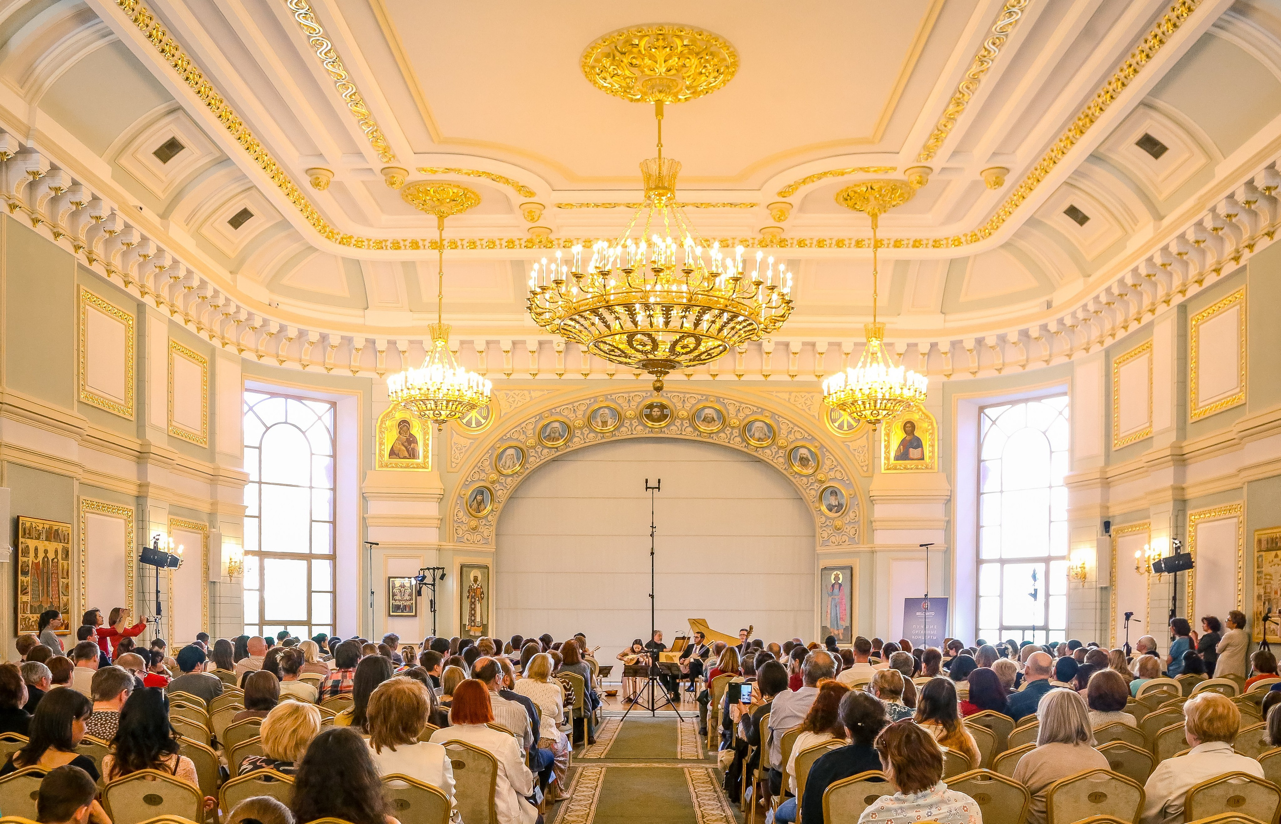 Путешествие мандолины. Дарья Письменюк / Darya Leitstern — фотограф, музыкант, журналист, путешественник