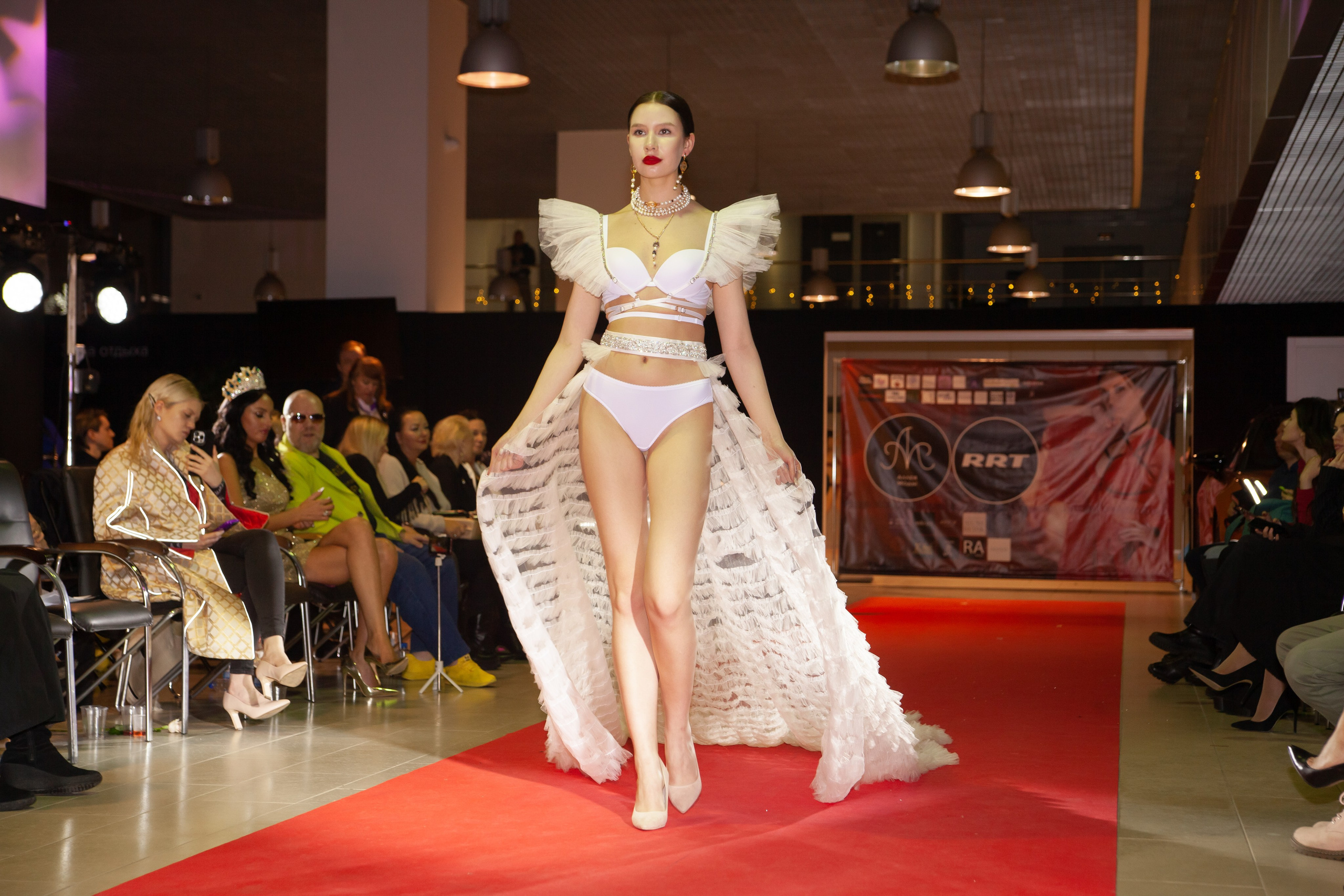 Аллея моды. 22 декабря 2023 г. RRT Пулково. Портретный фотограф в СПб Ирина Маринина