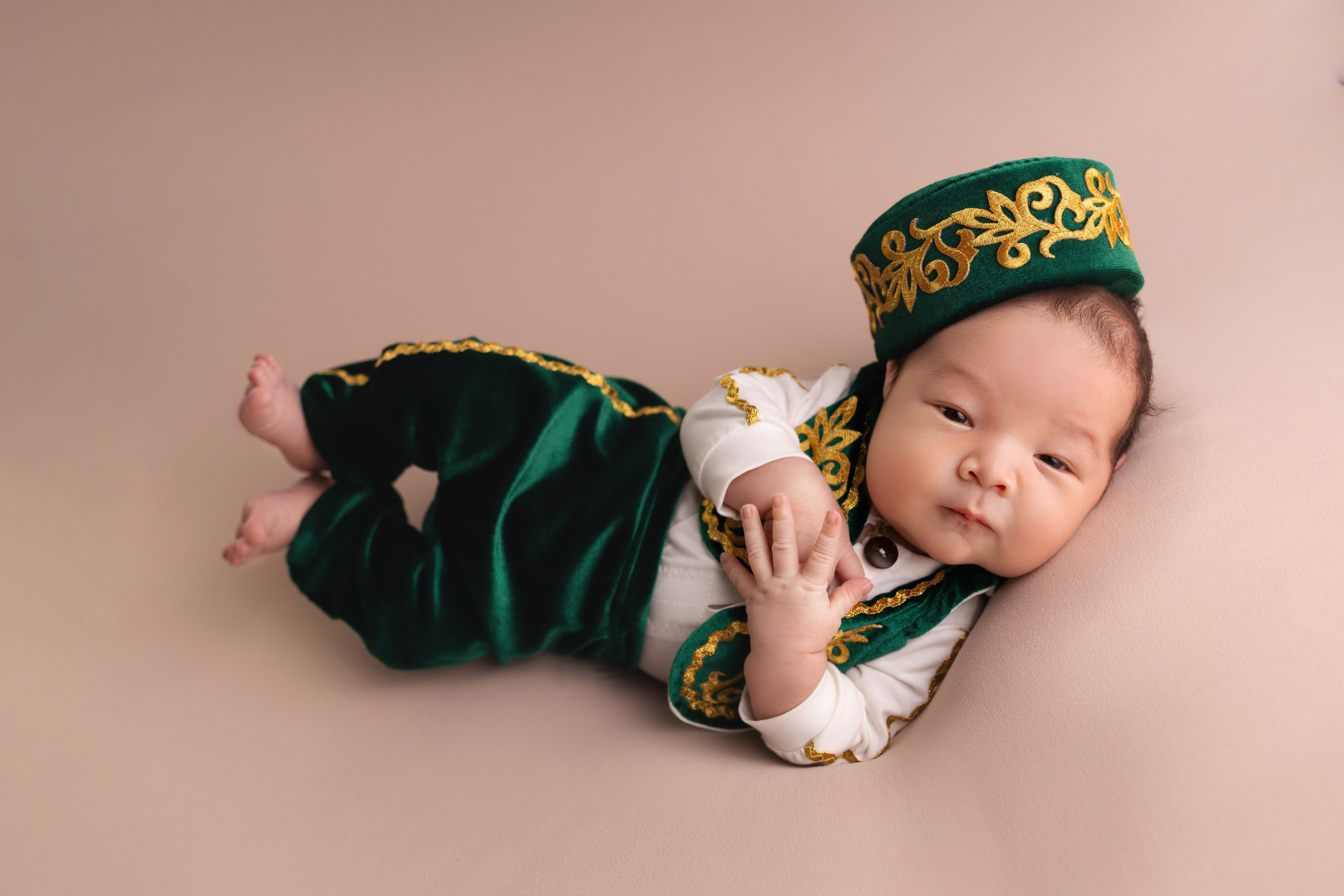 Классическая фотосессия малыша. Фотограф новорожденных малышей в Омске и Омской области Эльвира Камаева