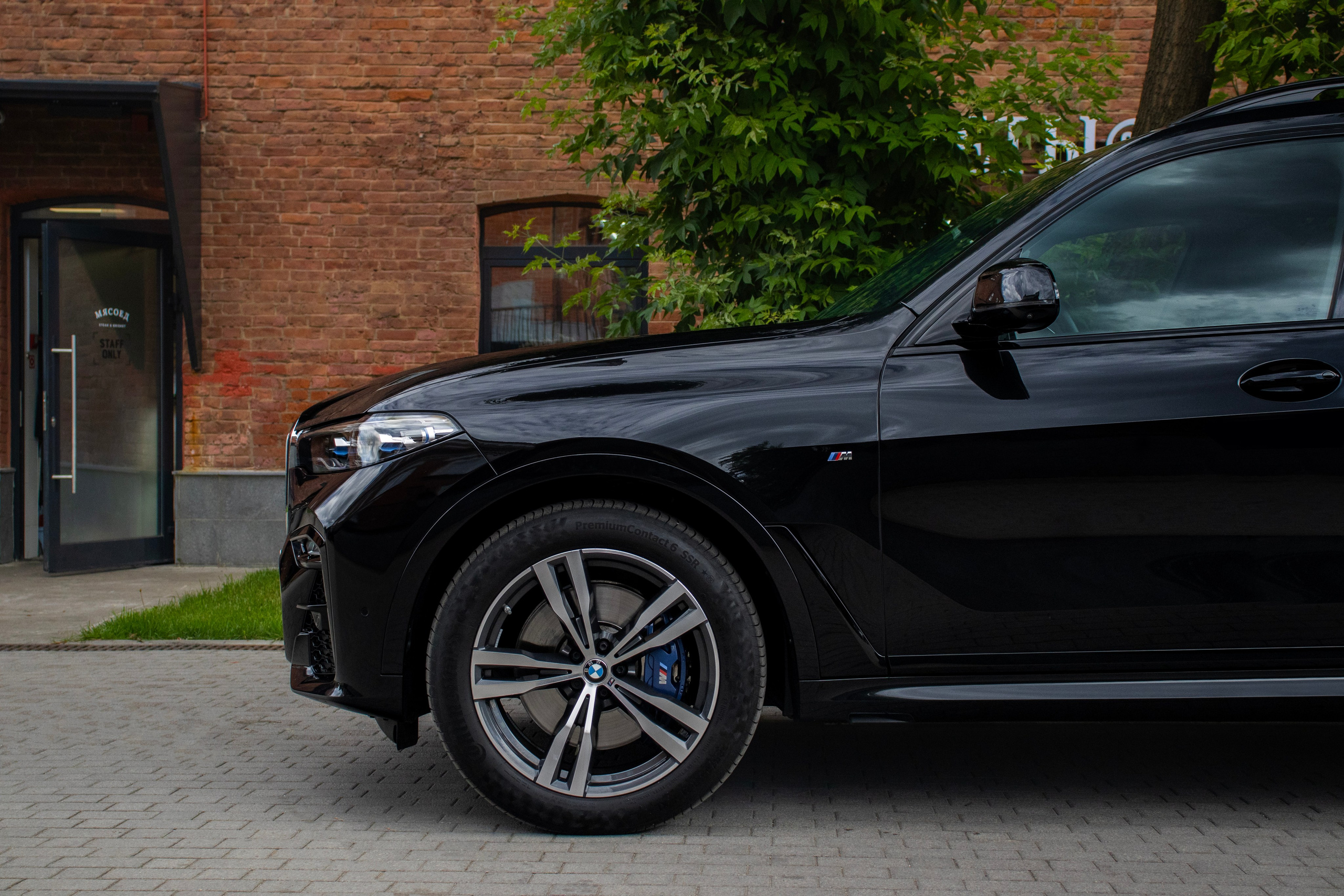 BMW X7. Автомобильный фотограф Ногинск Денис Городок