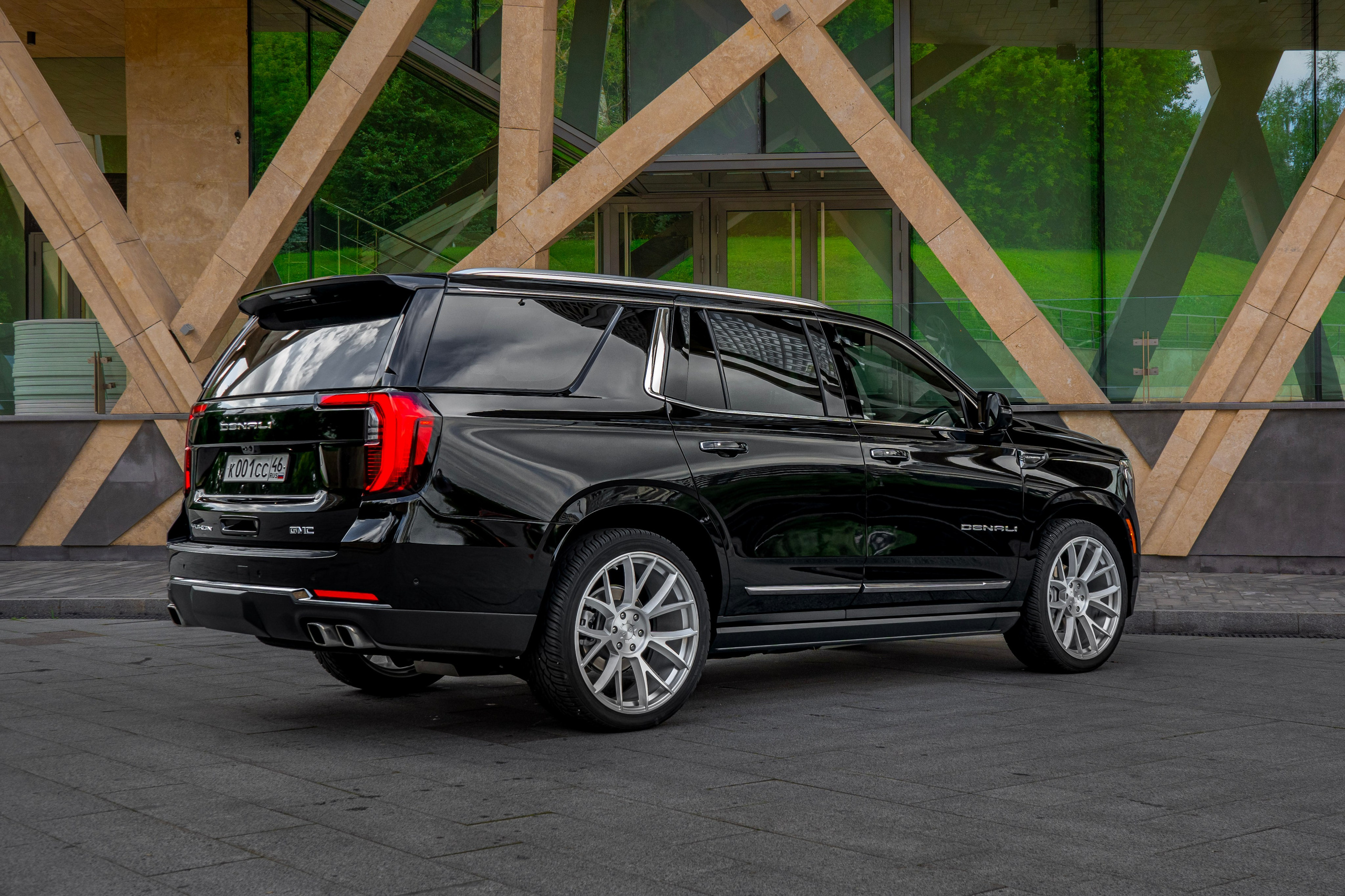 GMC Yukon. Автомобильный фотограф Ногинск Денис Городок