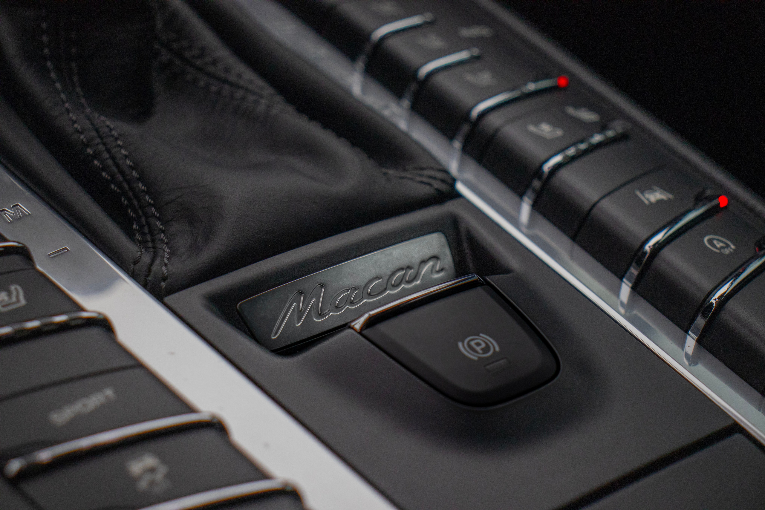 Porsche Macan. Автомобильный фотограф Ногинск Денис Городок