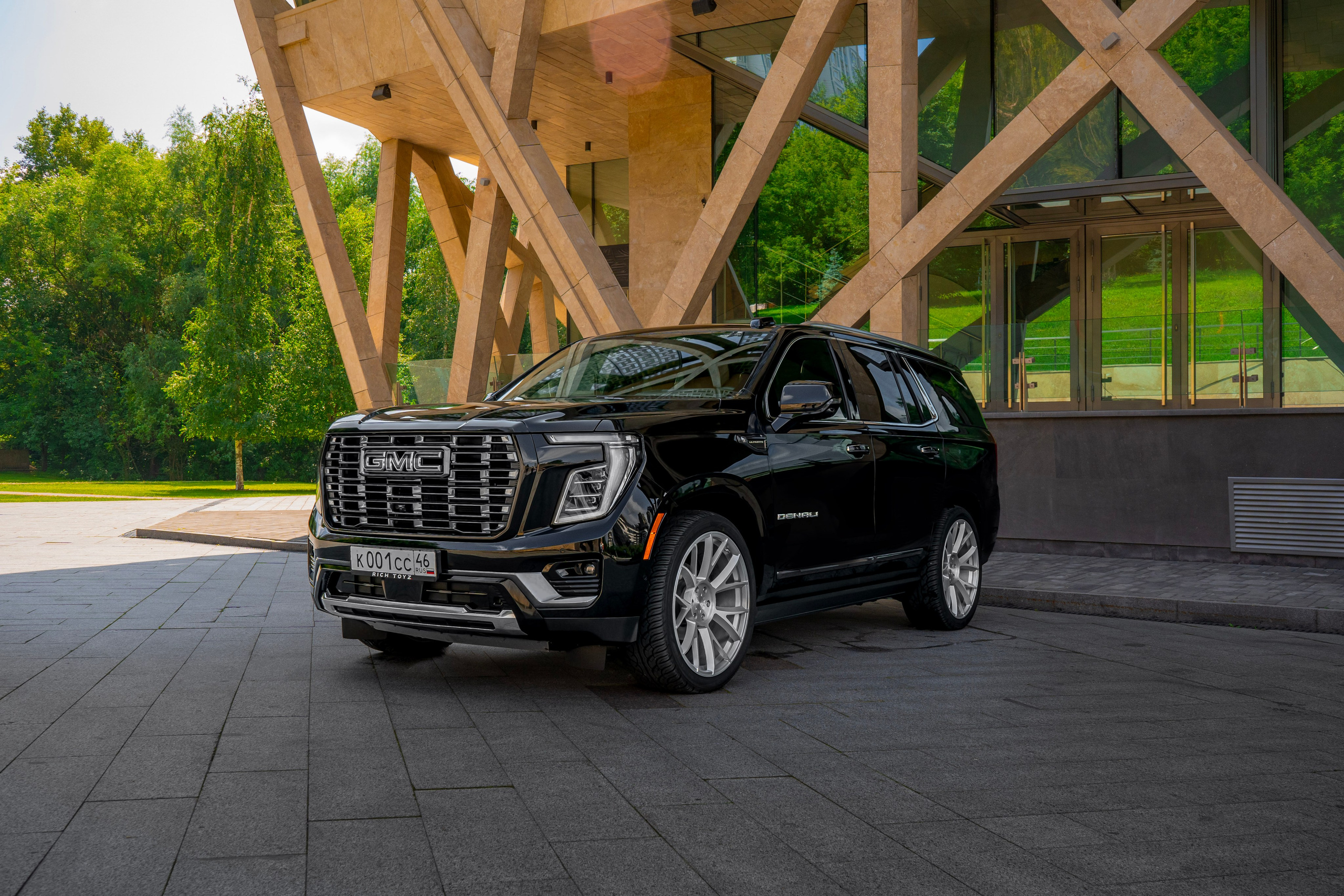 GMC Yukon. Автомобильный фотограф Ногинск Денис Городок
