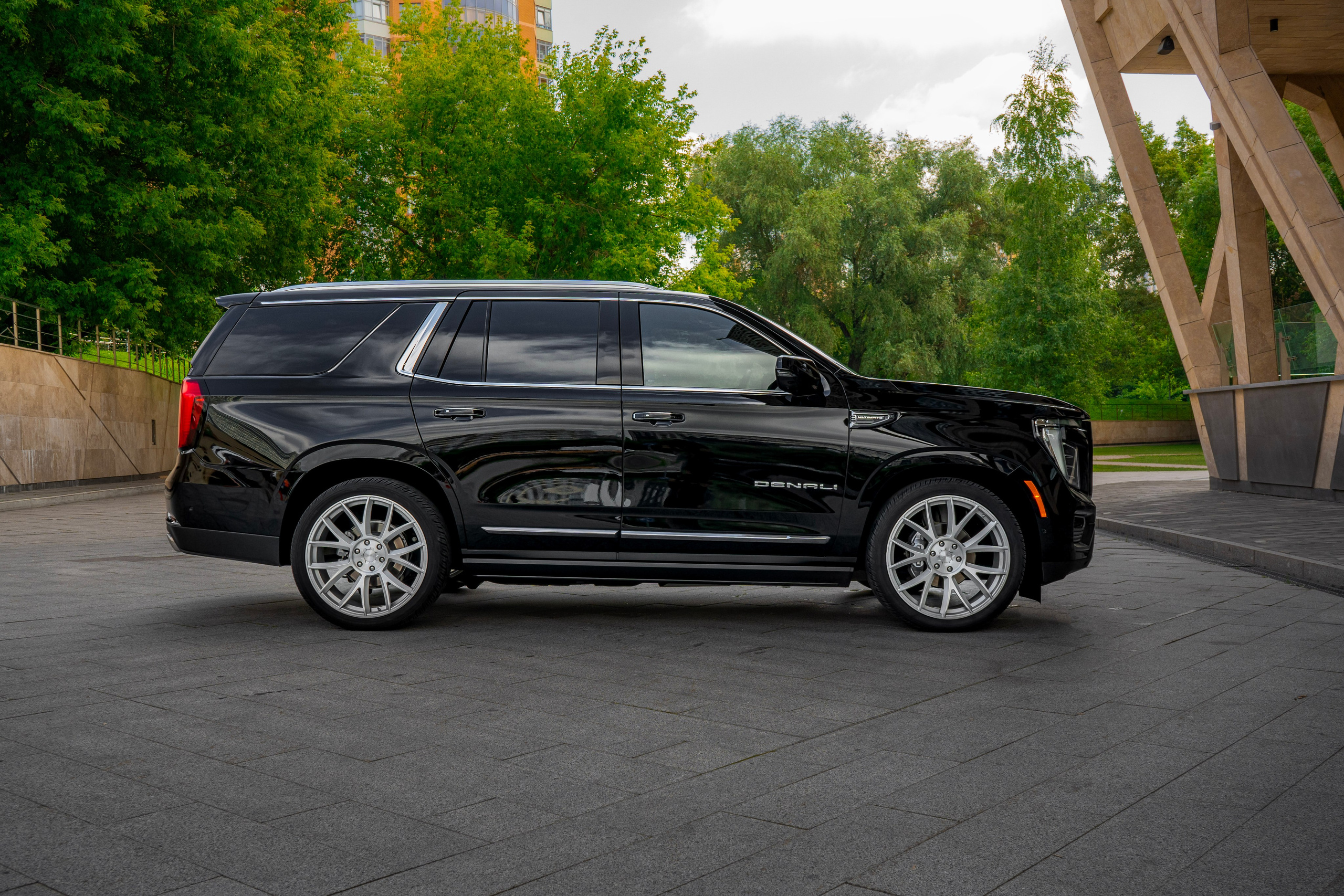 GMC Yukon. Автомобильный фотограф Ногинск Денис Городок