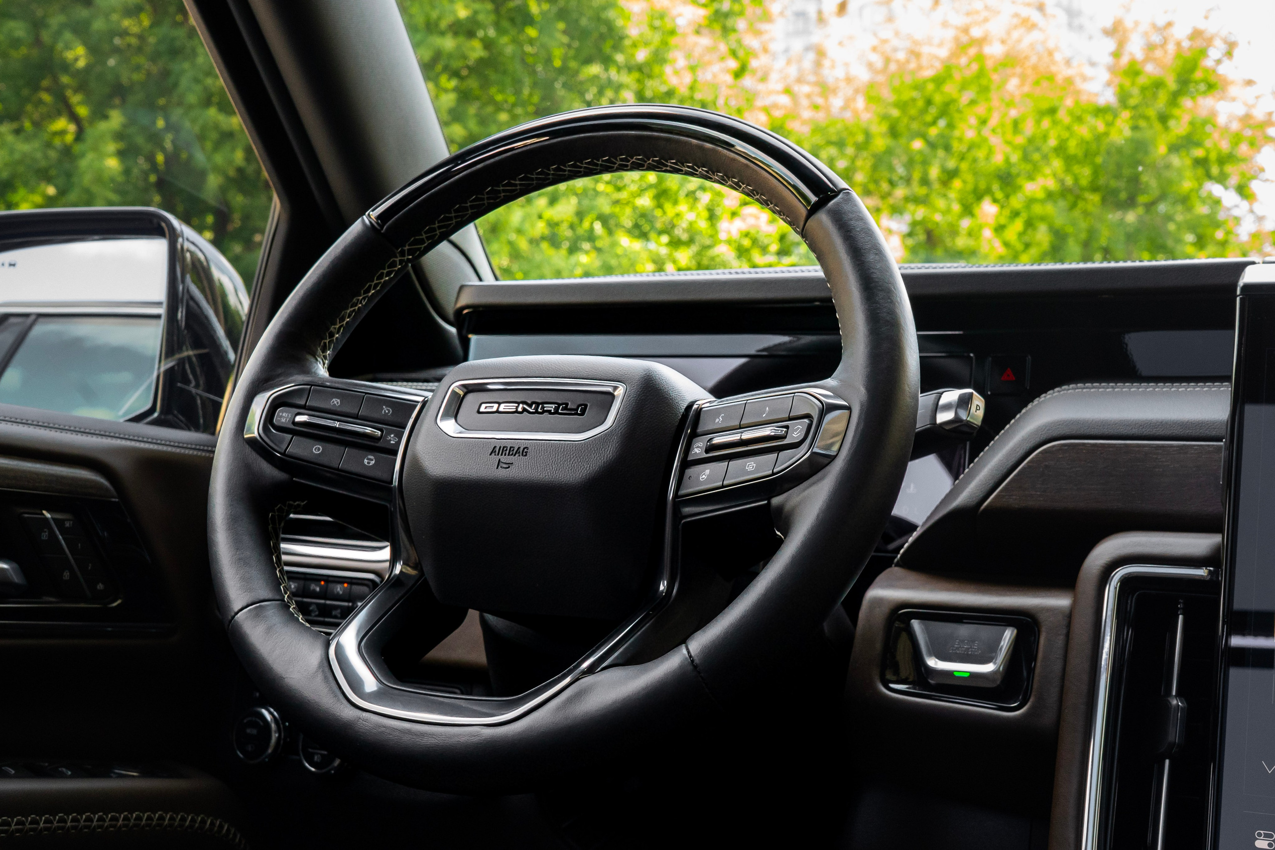 GMC Yukon. Автомобильный фотограф Ногинск Денис Городок