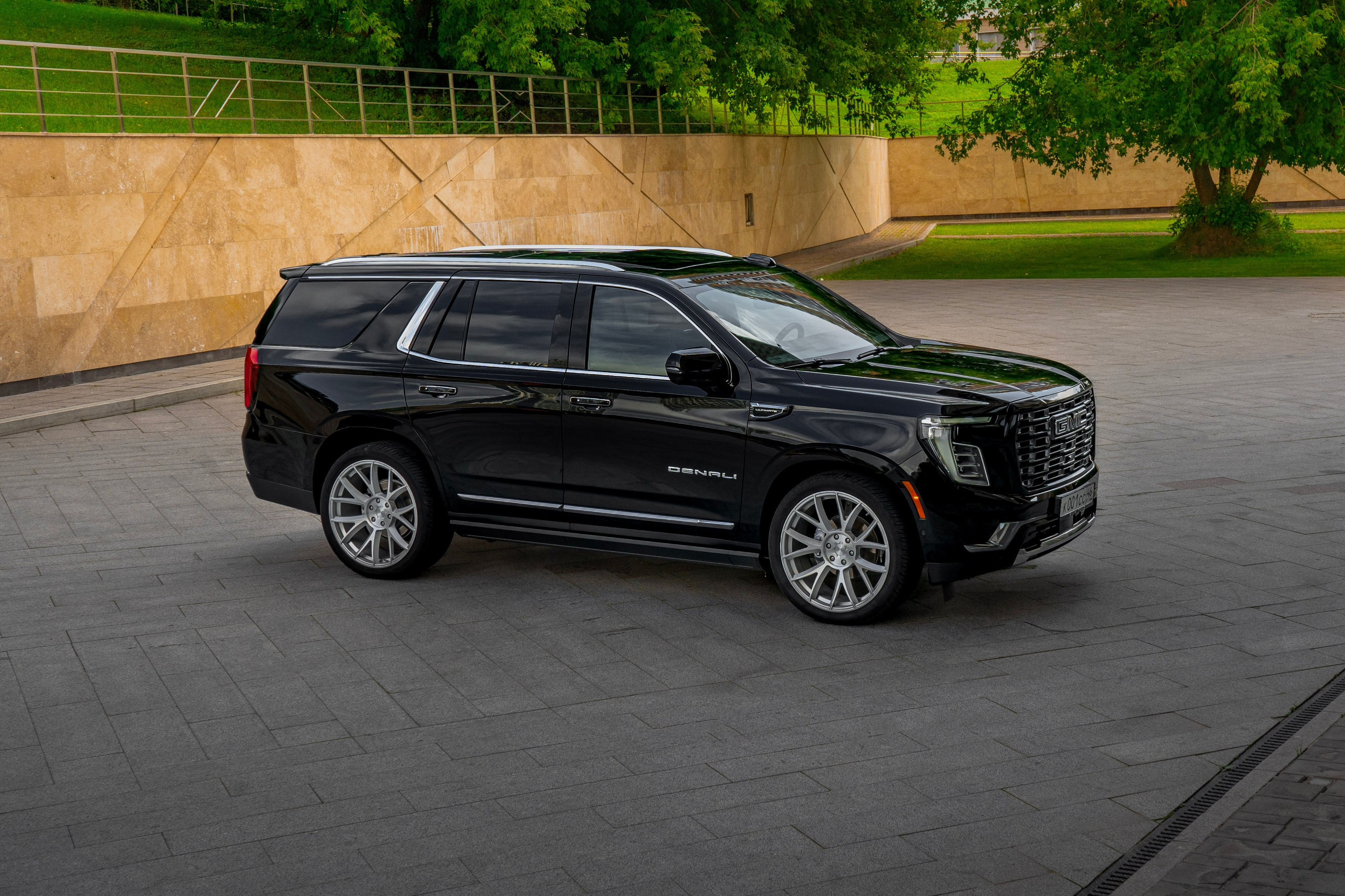 GMC Yukon. Автомобильный фотограф Ногинск Денис Городок