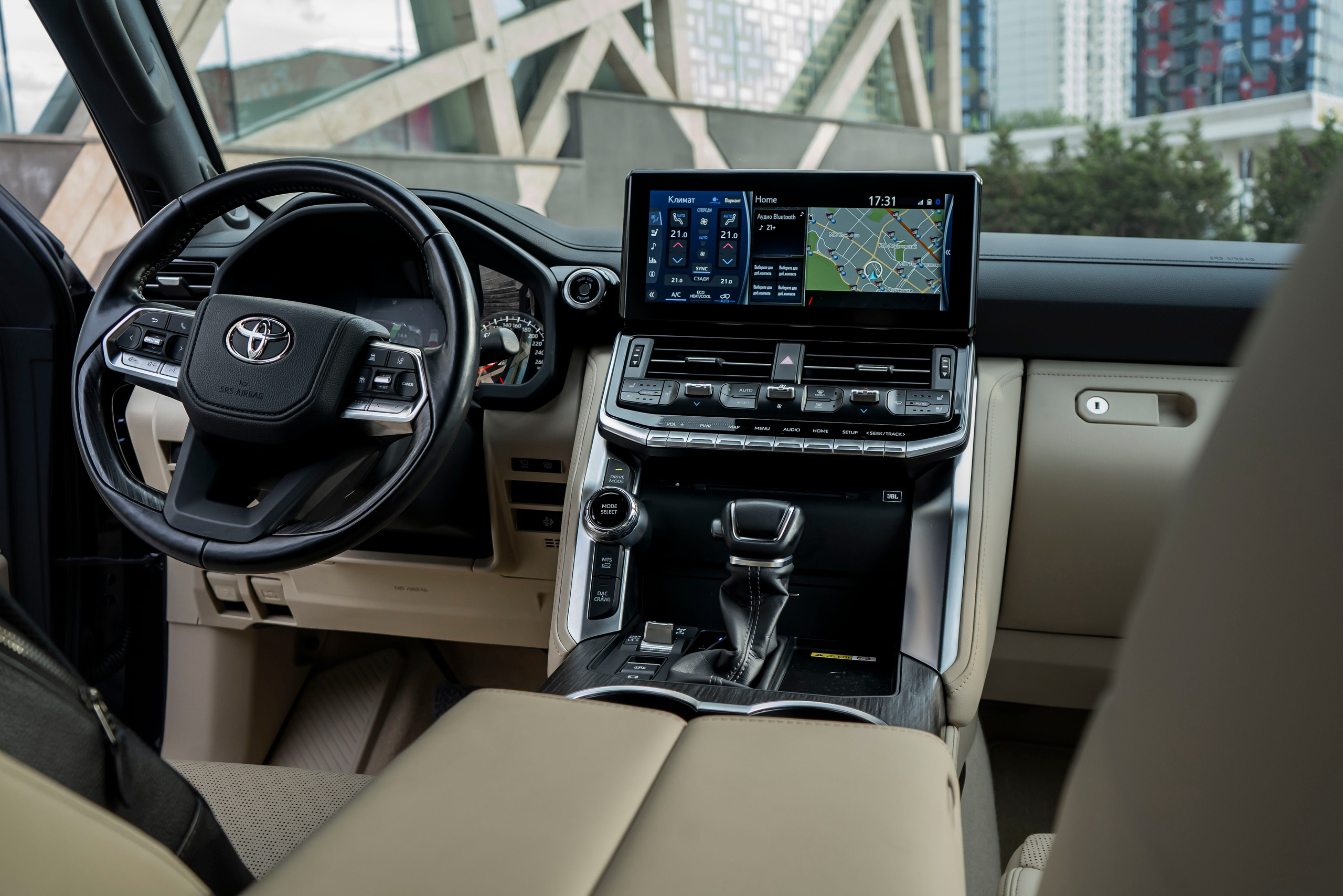 Toyota LC300. Автомобильный фотограф Ногинск Денис Городок