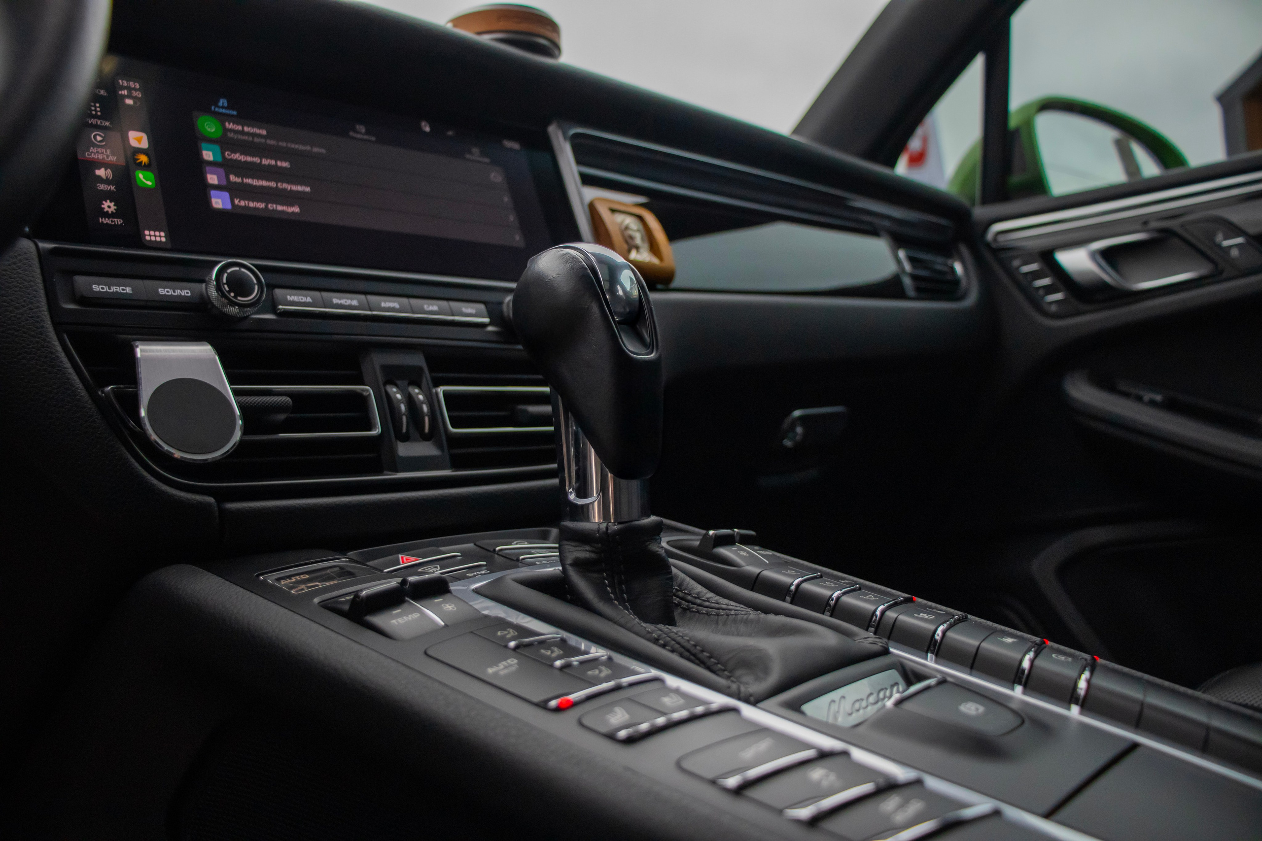Porsche Macan. Автомобильный фотограф Ногинск Денис Городок