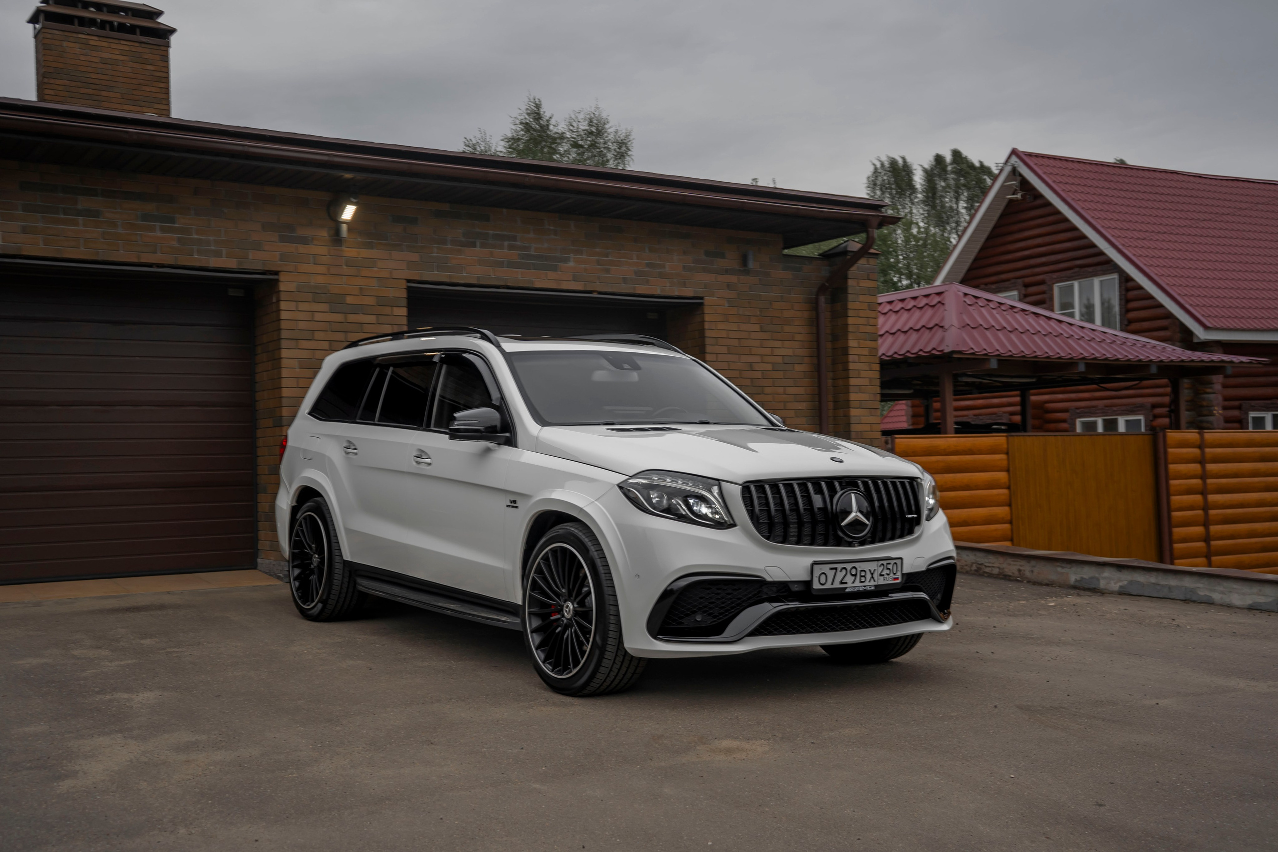 Mercedes-Bens GLS63 AMG. Автомобильный фотограф Ногинск Денис Городок
