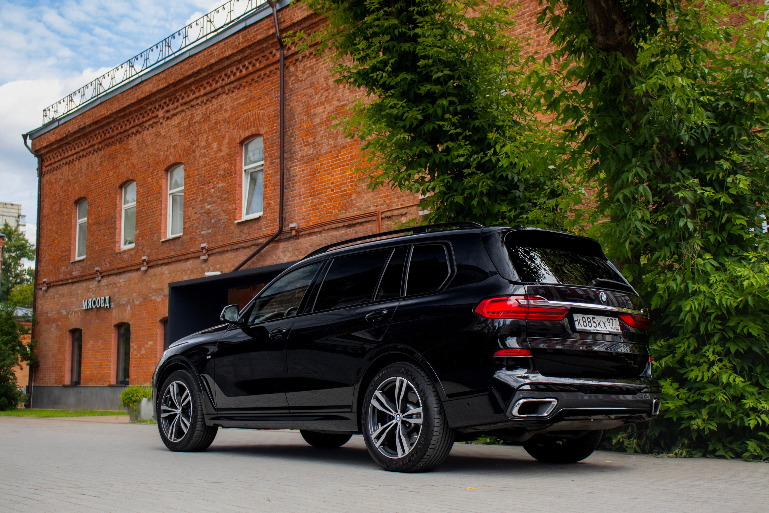 BMW X7. Автомобильный фотограф Ногинск Денис Городок