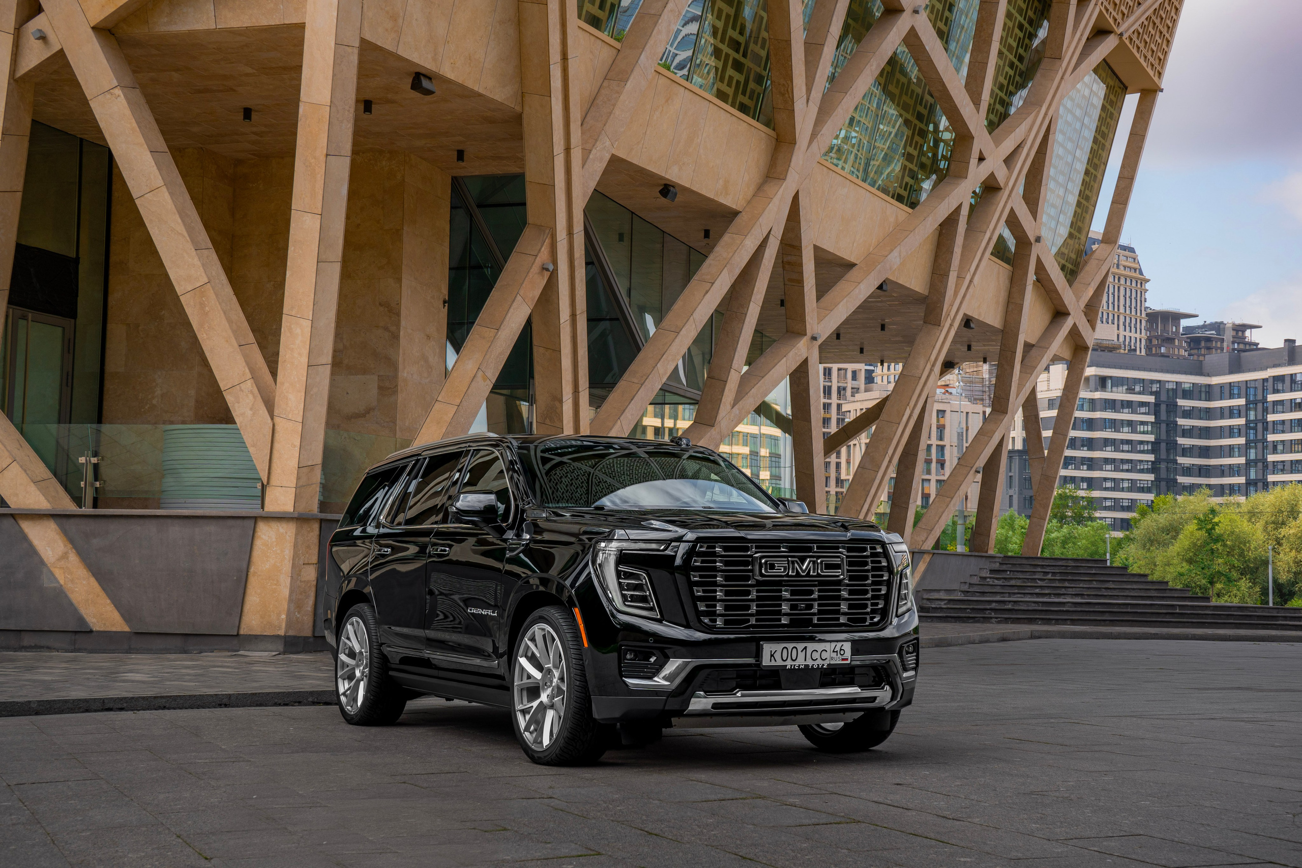 GMC Yukon. Автомобильный фотограф Ногинск Денис Городок