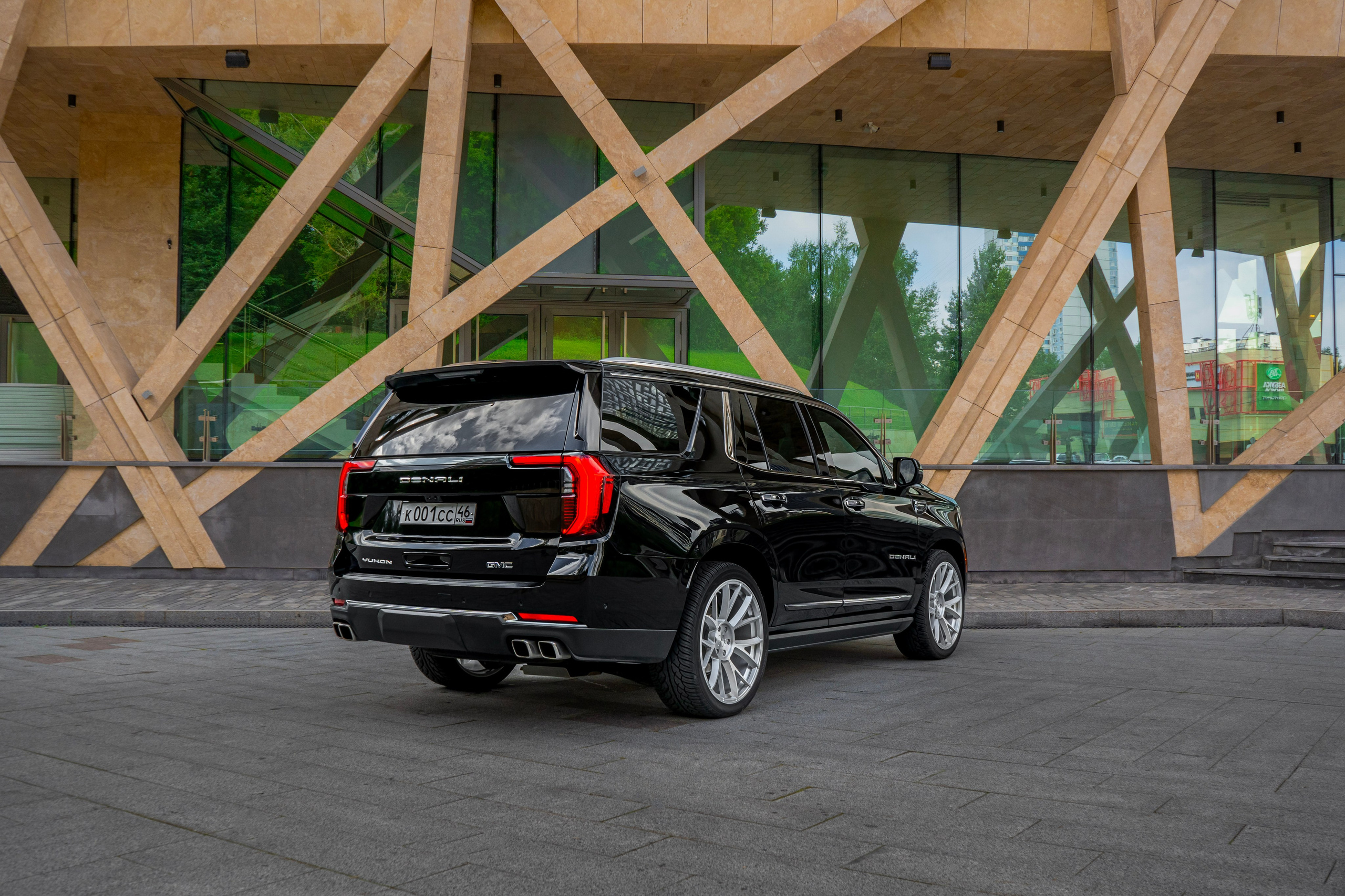 GMC Yukon. Автомобильный фотограф Ногинск Денис Городок