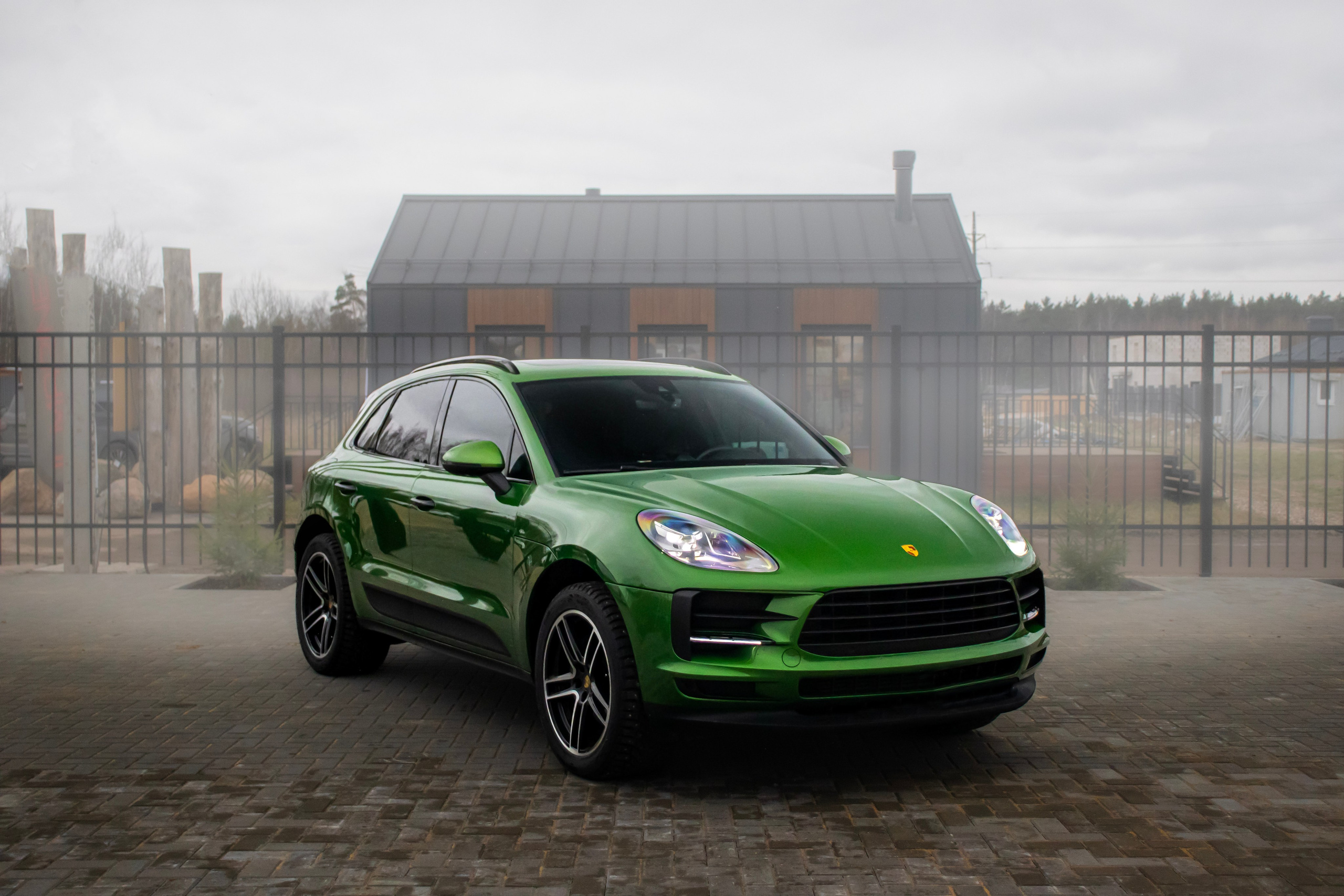Porsche Macan. Автомобильный фотограф Ногинск Денис Городок