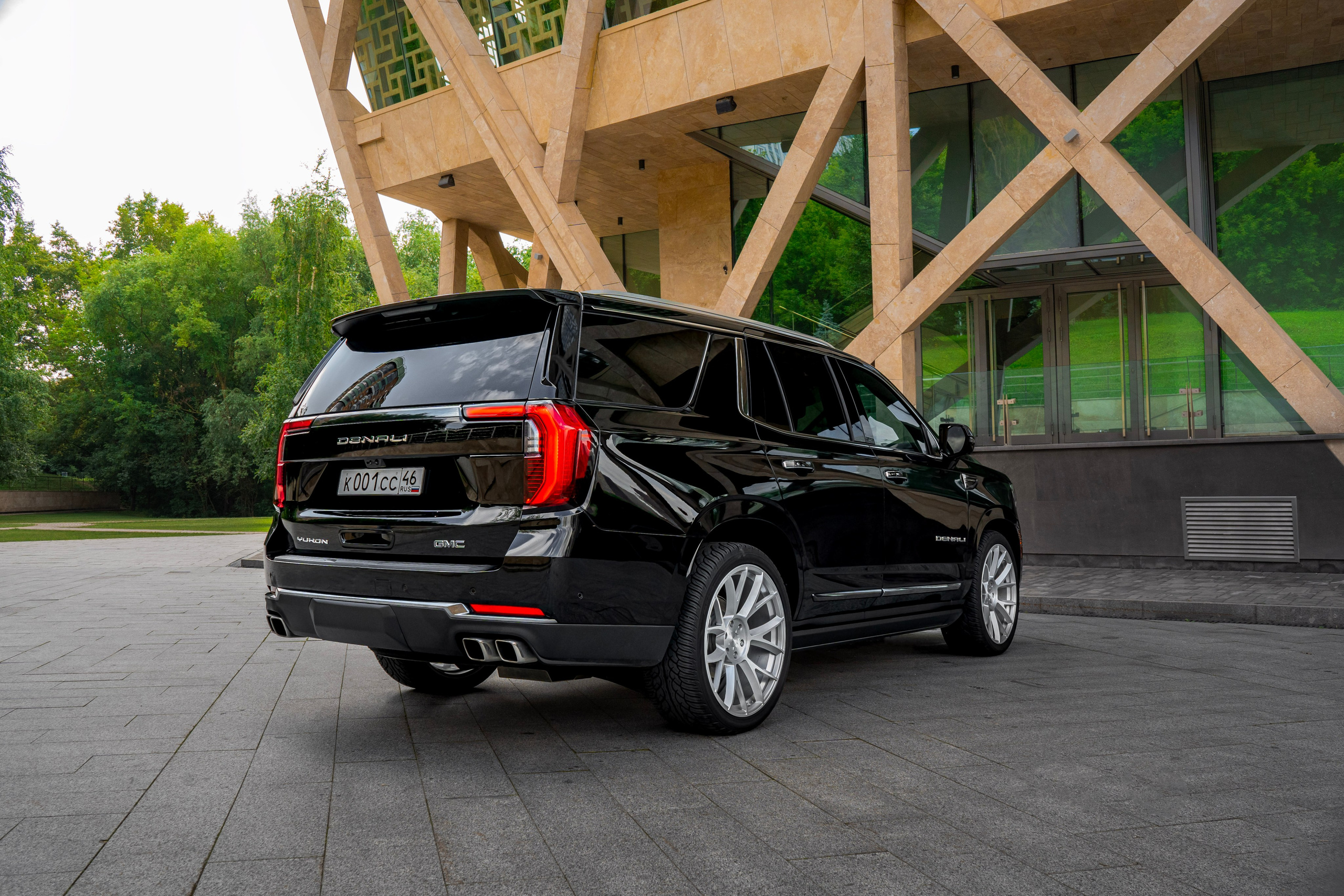 GMC Yukon. Автомобильный фотограф Ногинск Денис Городок