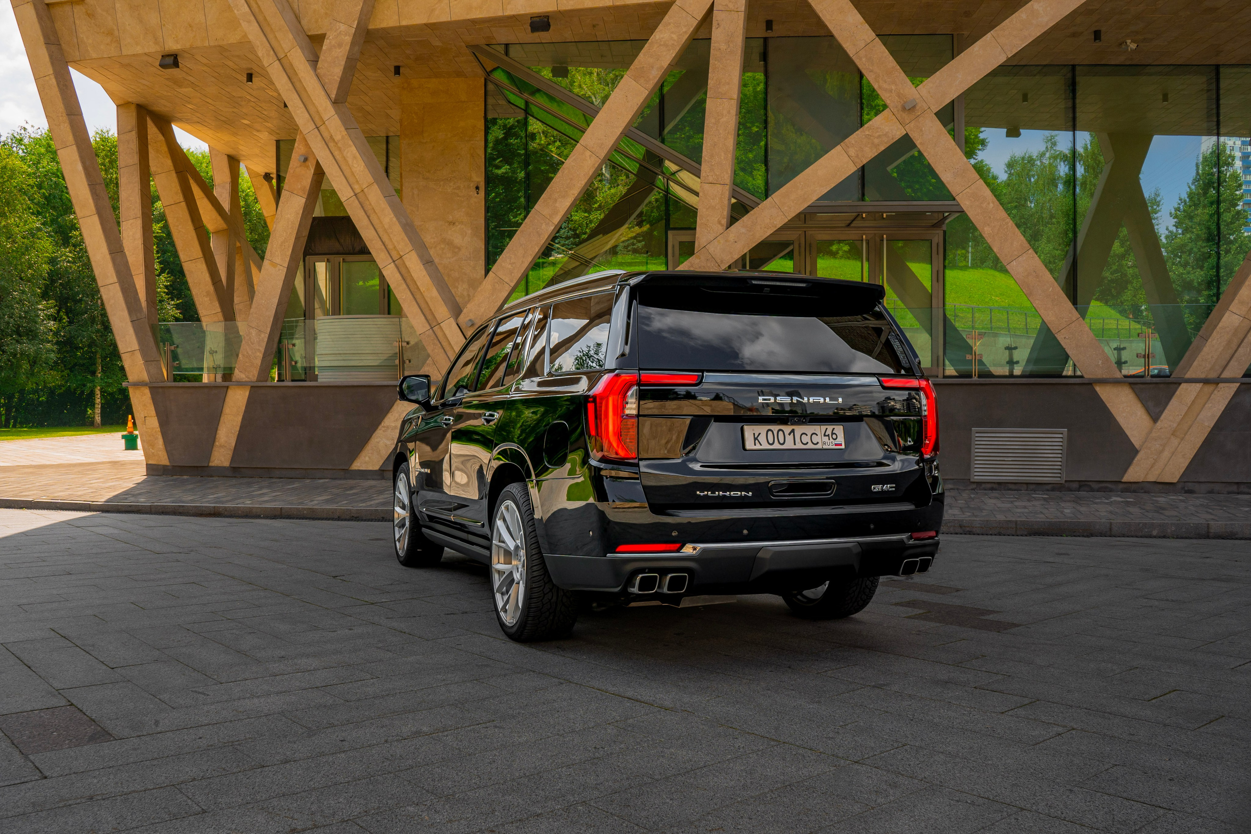 GMC Yukon. Автомобильный фотограф Ногинск Денис Городок