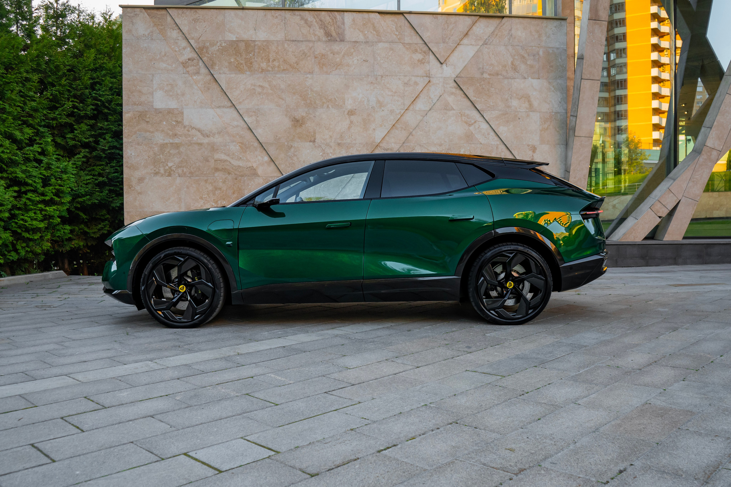 Lotus Eletre. Автомобильный фотограф Ногинск Денис Городок