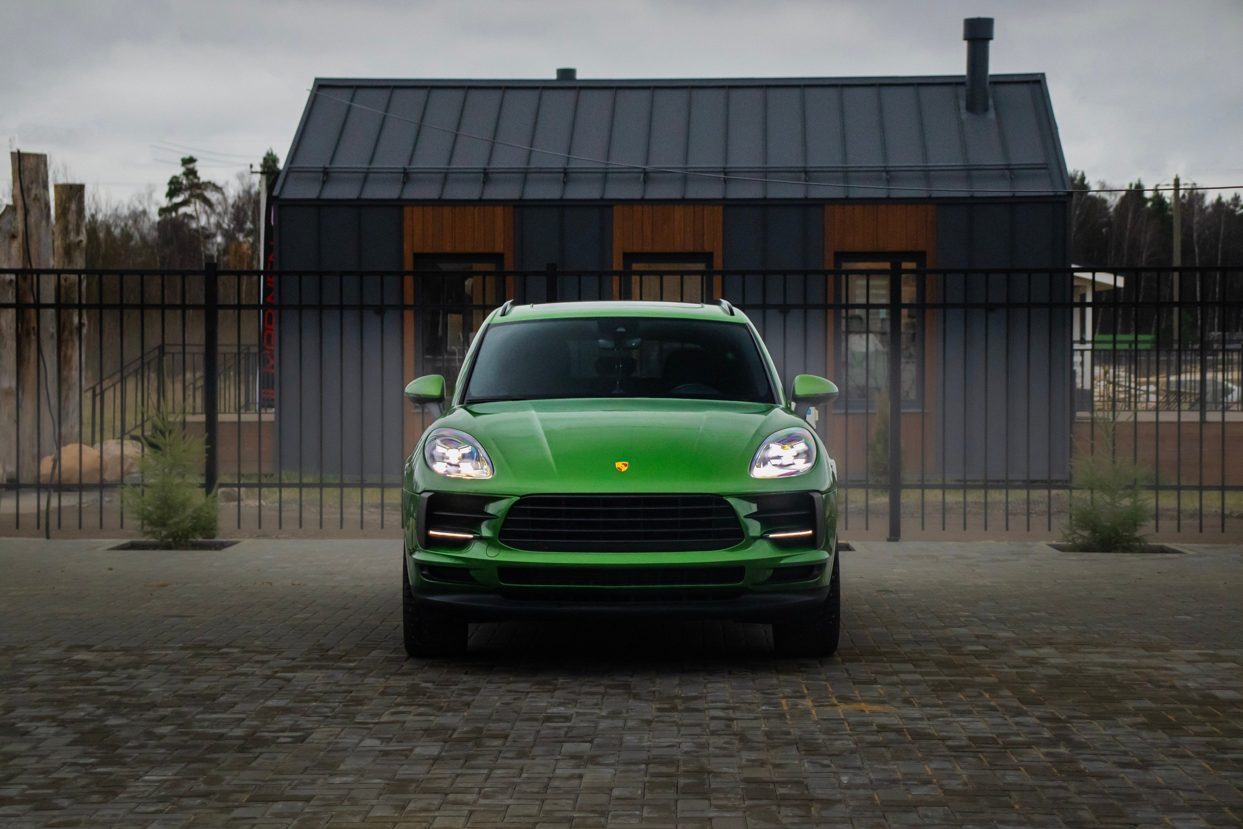 Porsche Macan. Автомобильный фотограф Ногинск Денис Городок