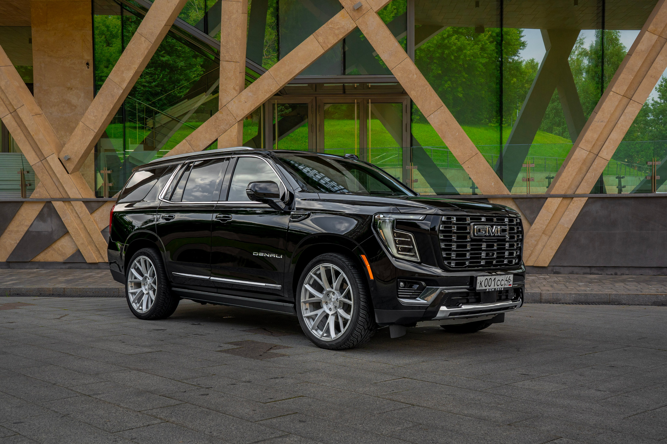 GMC Yukon. Автомобильный фотограф Ногинск Денис Городок