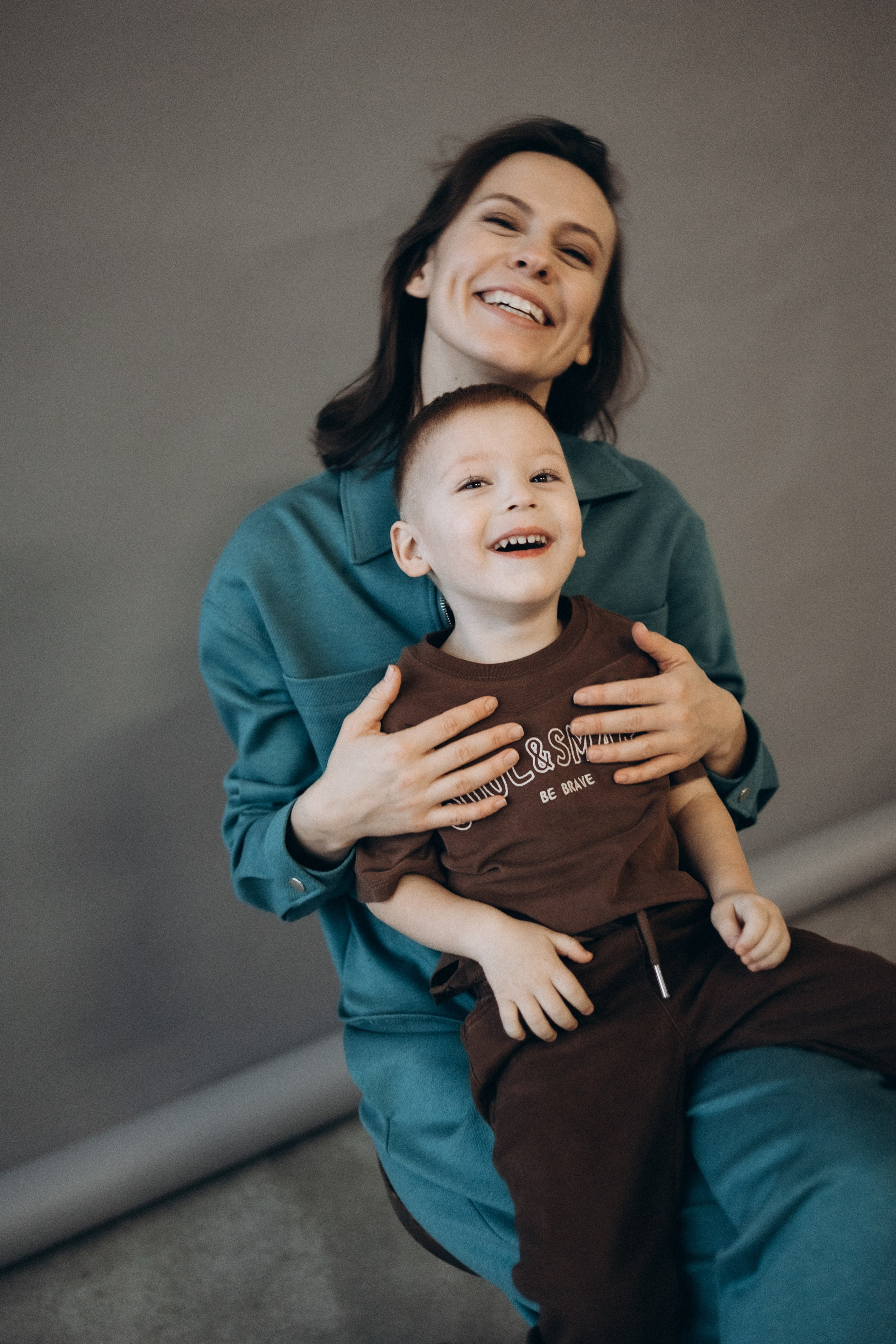 Фотосессия, а студии мамы и сына. Фотограф Артем Бросов в Санкт-Петербурге и Дубае