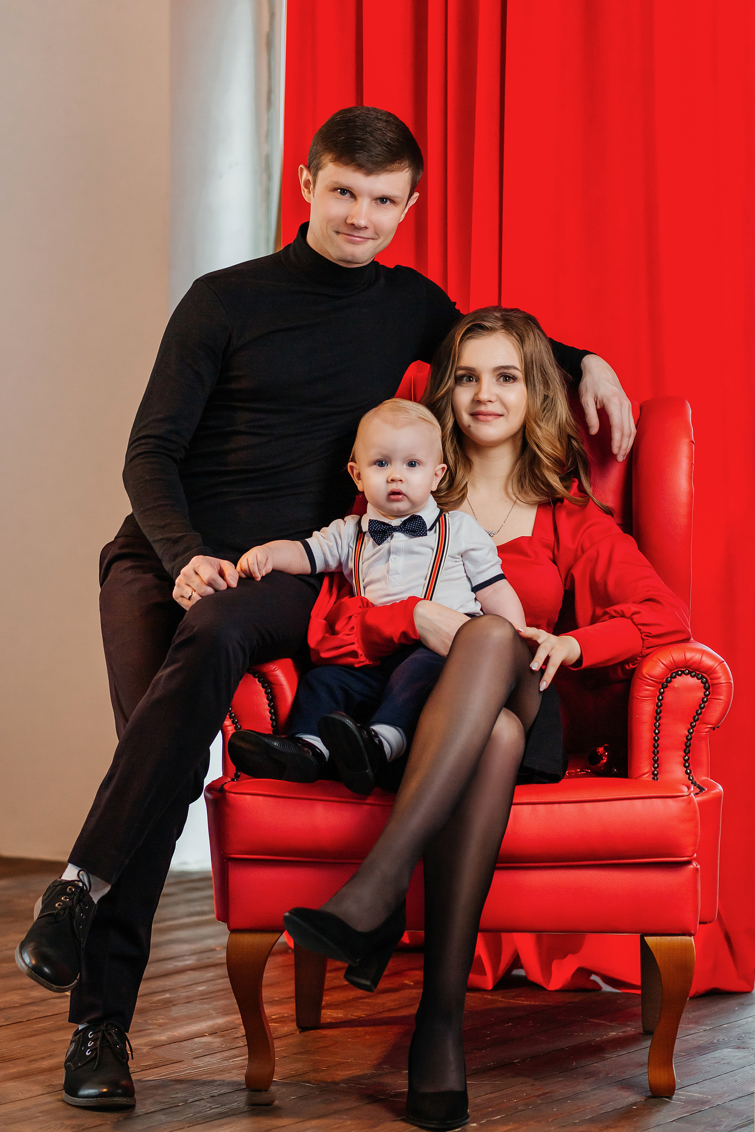 Семейная фотосессия Анастасии Владимира и Мирошки. Женский фотограф в Оренбурге Ирина Заводчикова