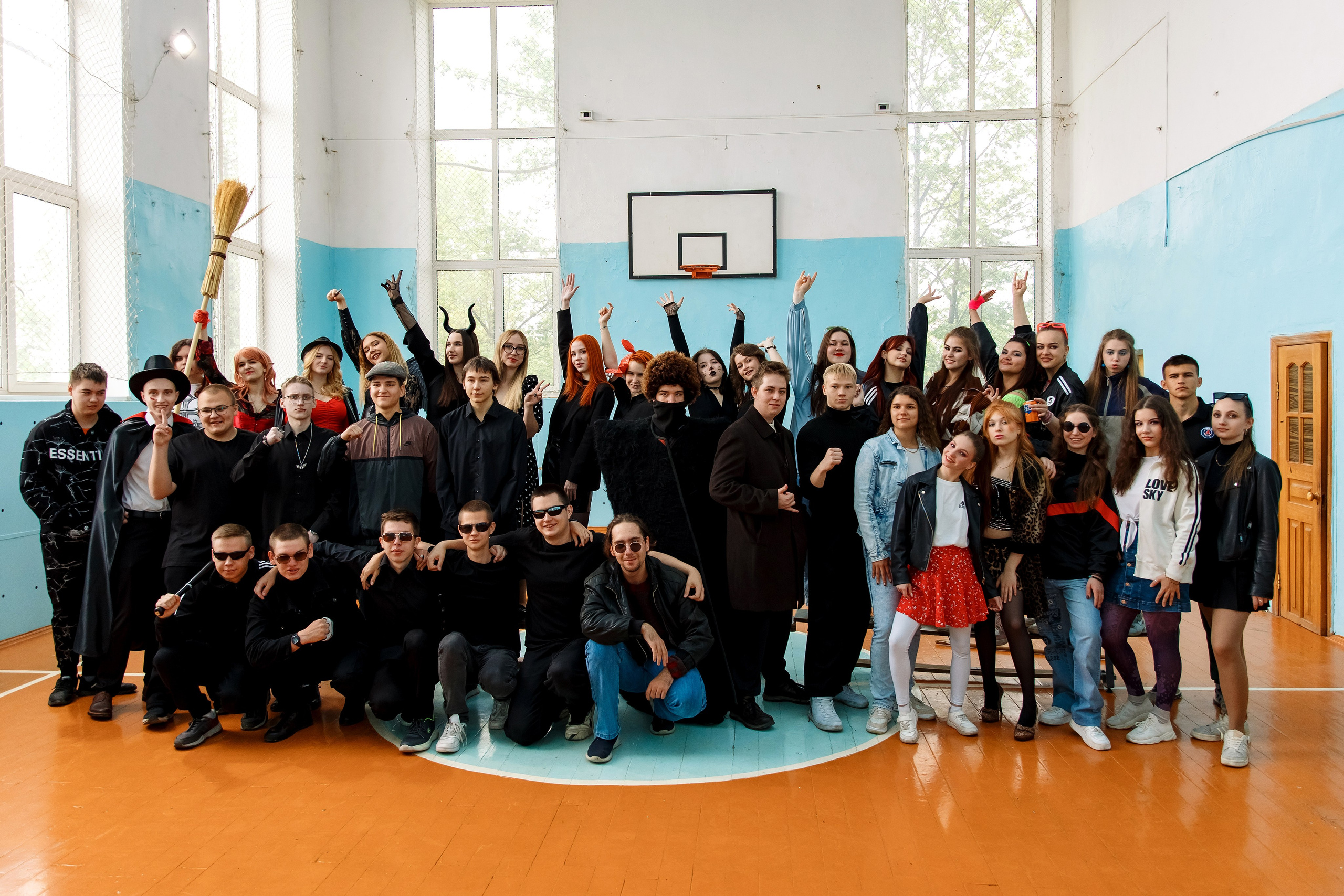 11 класс день не послушания в школе. Фотограф Любовь Корниенко, Примоский край