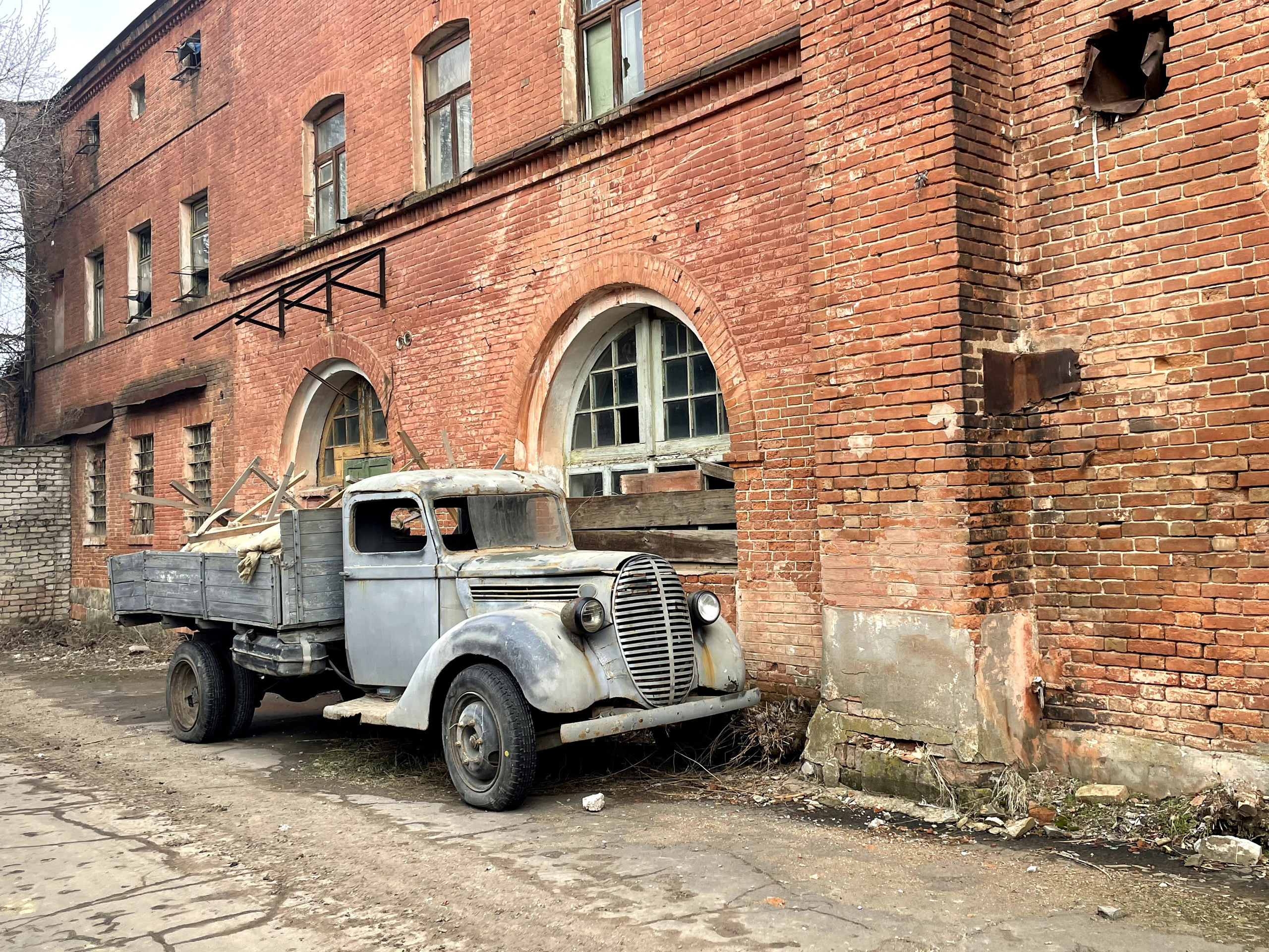 90 005 Форд. ВИЗУАЛЬНЫЕ И ЗВУКОВЫЕ РЕШЕНИЯ ДЛЯ БИЗНЕСА И СЪЁМОК ТЕЛЕТЕЛА