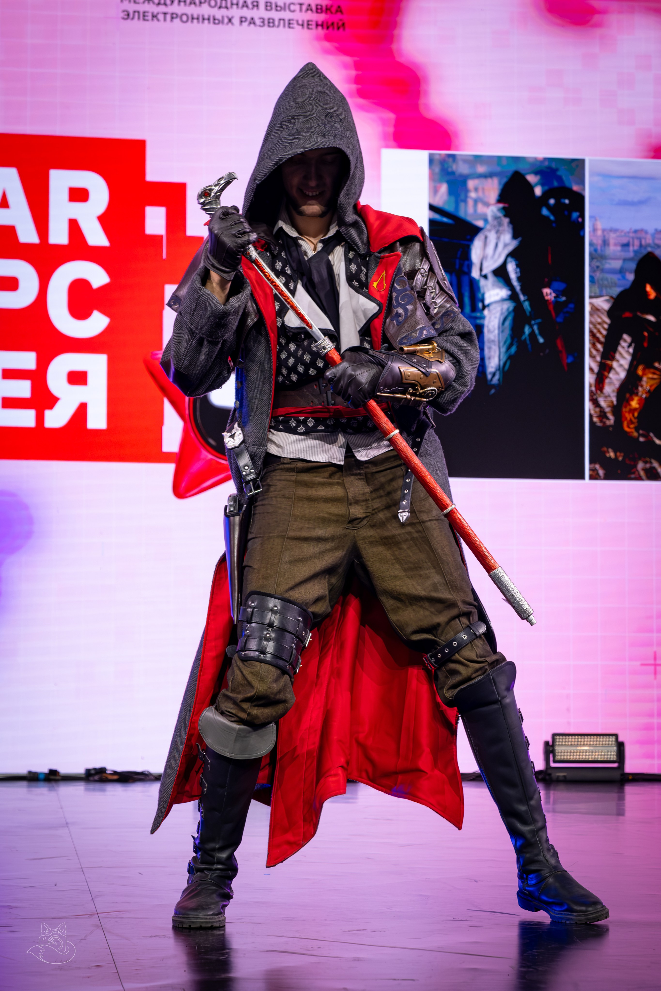 Сцена РЭД ЭКСПО 2024. Косплей фотограф