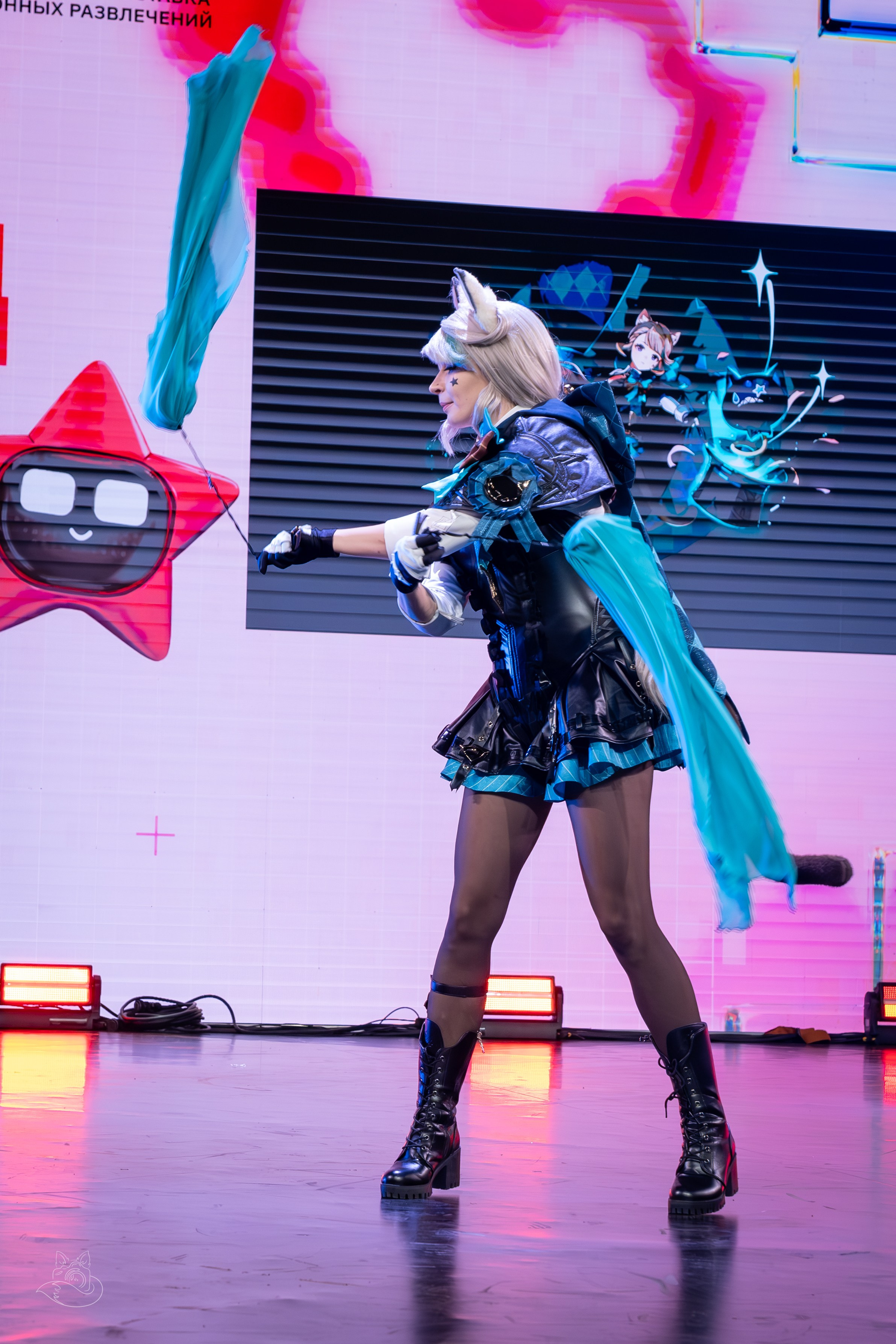 Сцена РЭД ЭКСПО 2024. Косплей фотограф