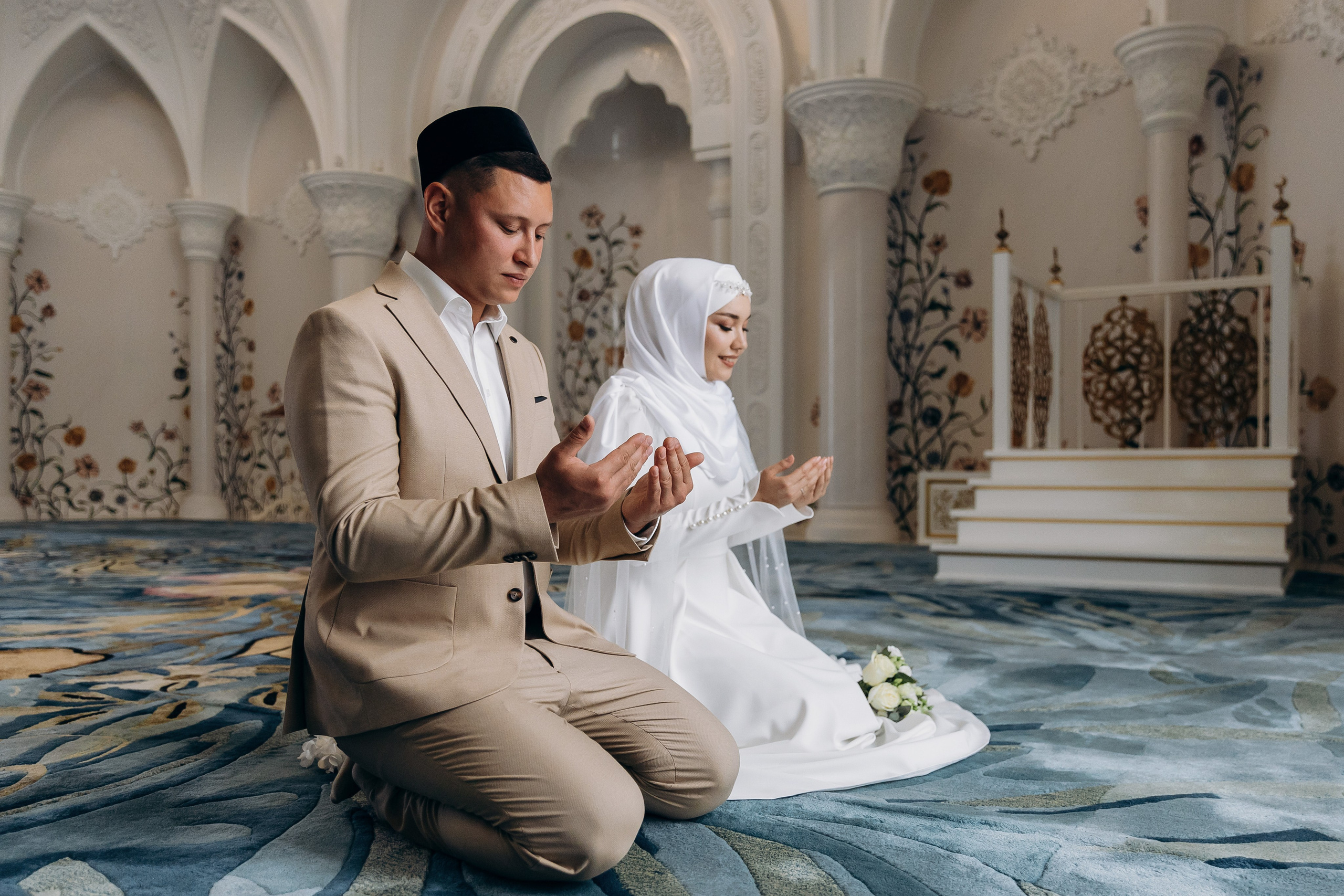 никах в мечети Ирек, фотосессия в мечети Ирек, фотограф на никах в Казани Ranas4you, образ невесты на никах, завязывание платка Казань, платье на никах Казань