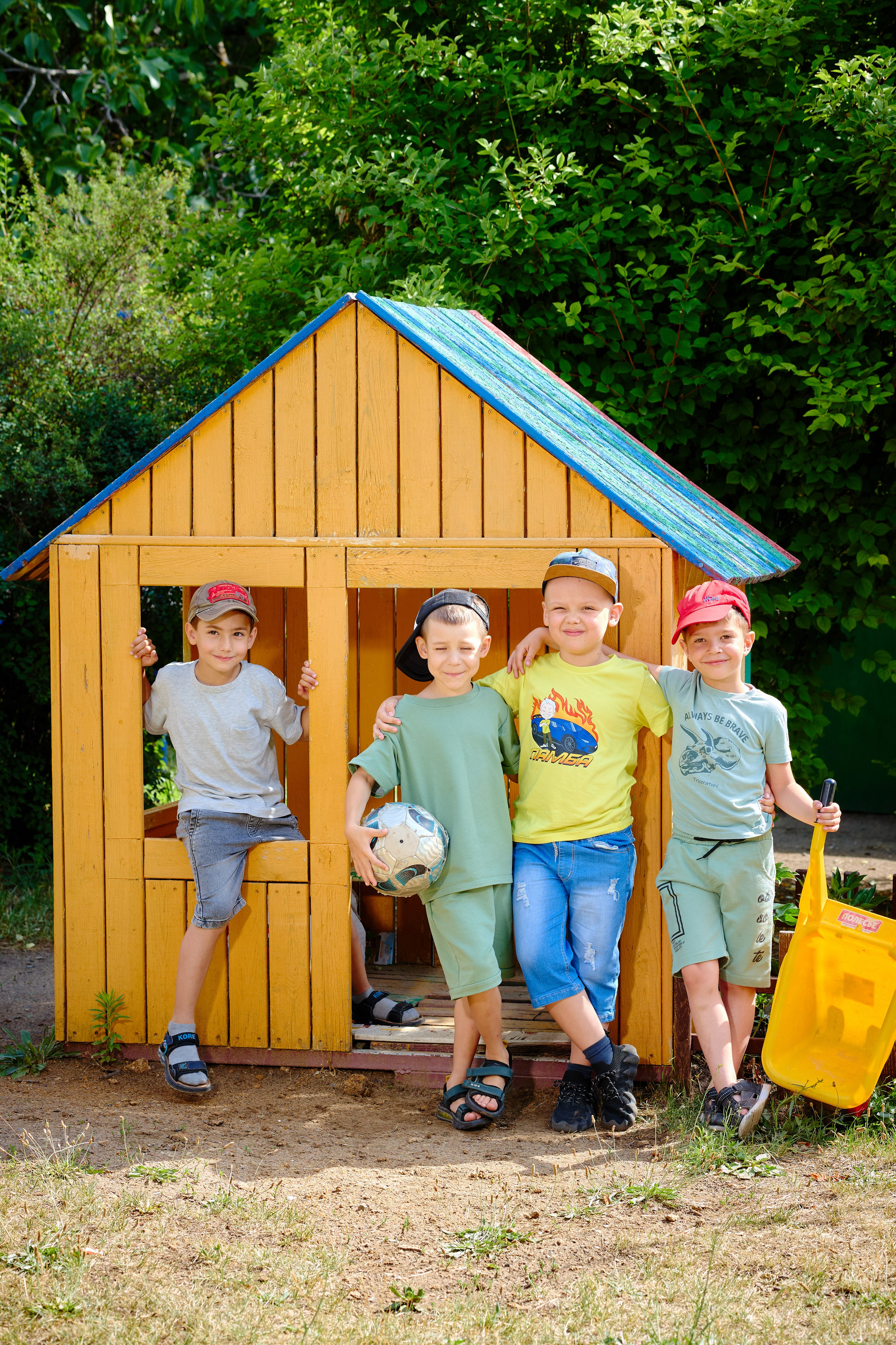 Пример летней съемки в детском саду № 92 Старшая группа Радуга. Фотограф Выпускные альбомы Таганрог Сергей Коробченко