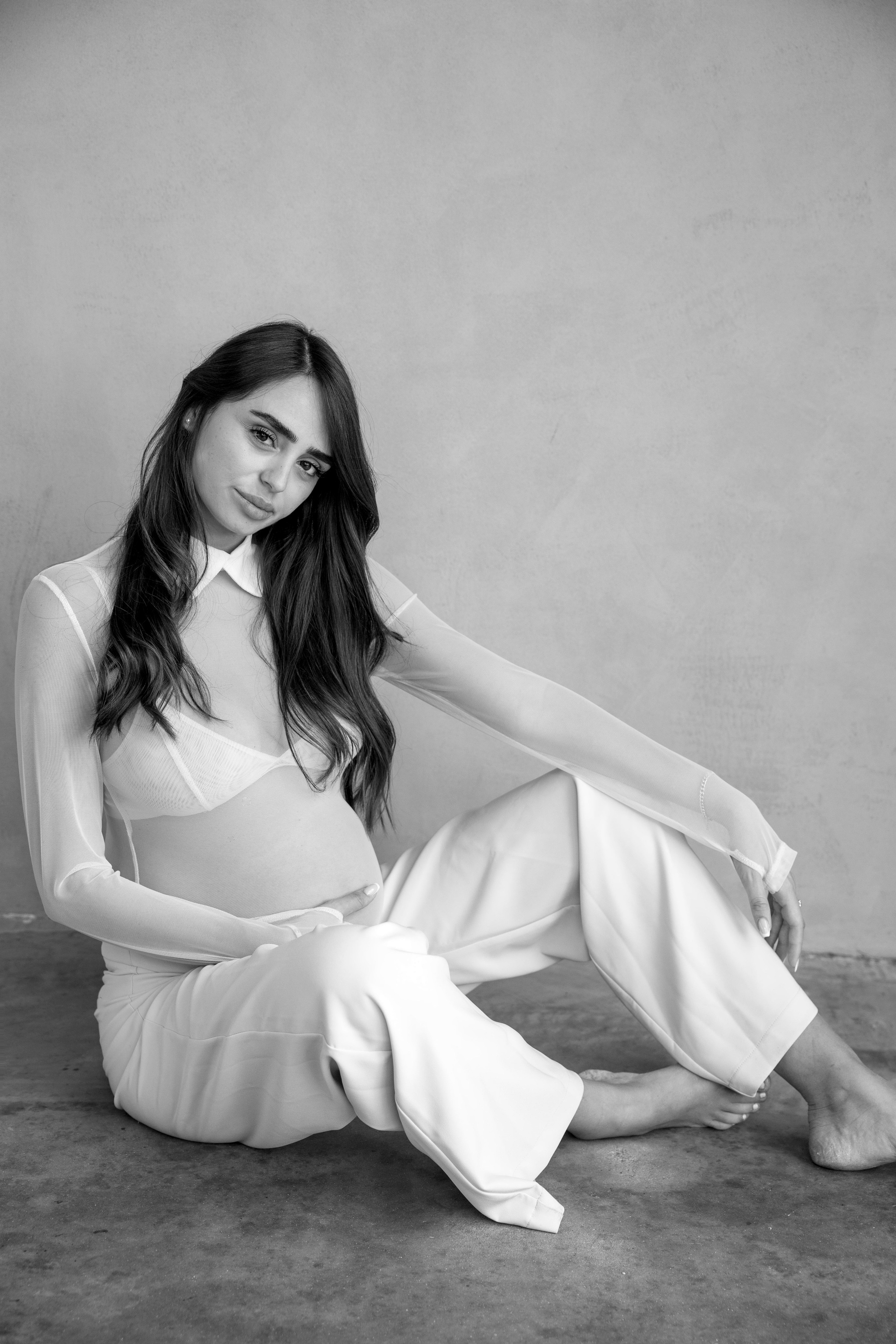 Pregnancy photoshoot inside the studio in Tel Aviv. Главная