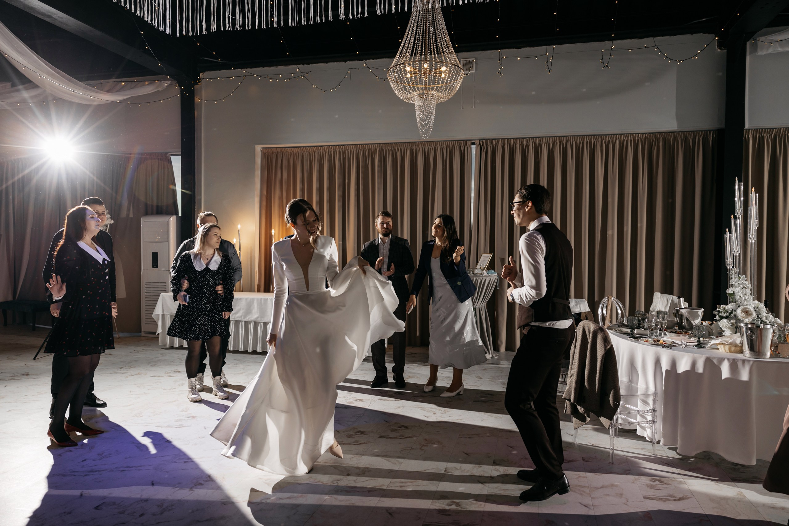 Свадебная фотосессия банкета. Свадебный и Семейный Фотограф в Гатчине и Санкт-Петербурге Виктория