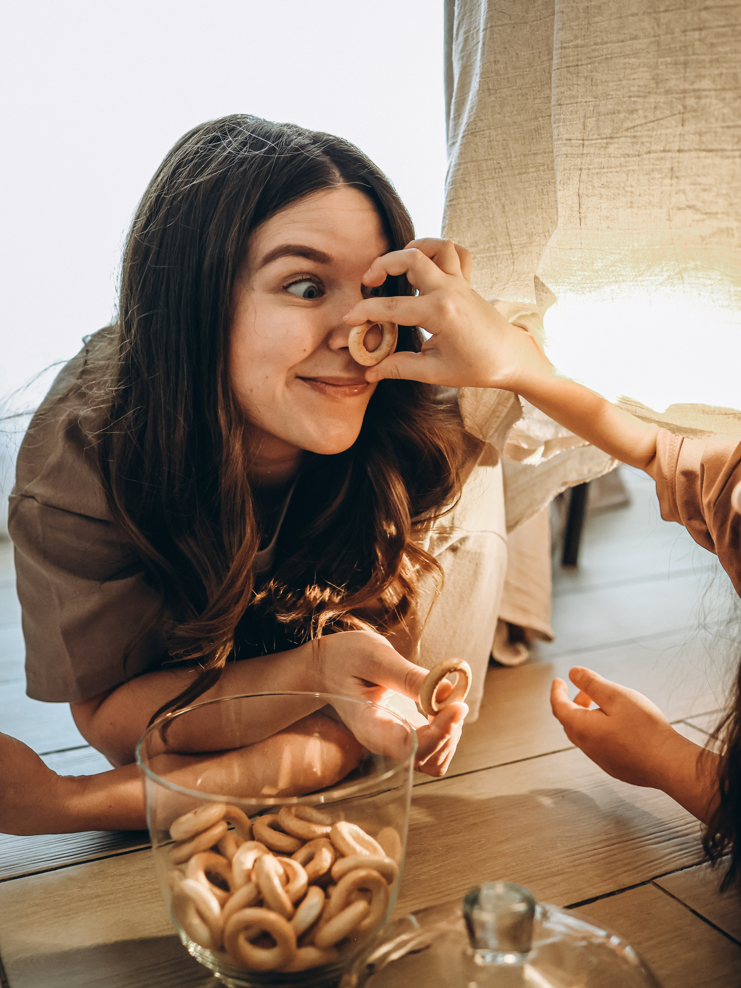 Семейная фотосессия с малышом, с новорожденным, фотосессия в Екатеринбурге, фотосессия в доме, домашняя фотосессия в стиле лайф, фотосессия. Семейный и детский фотограф в  г. Екатеринбурге Холодова Юлия