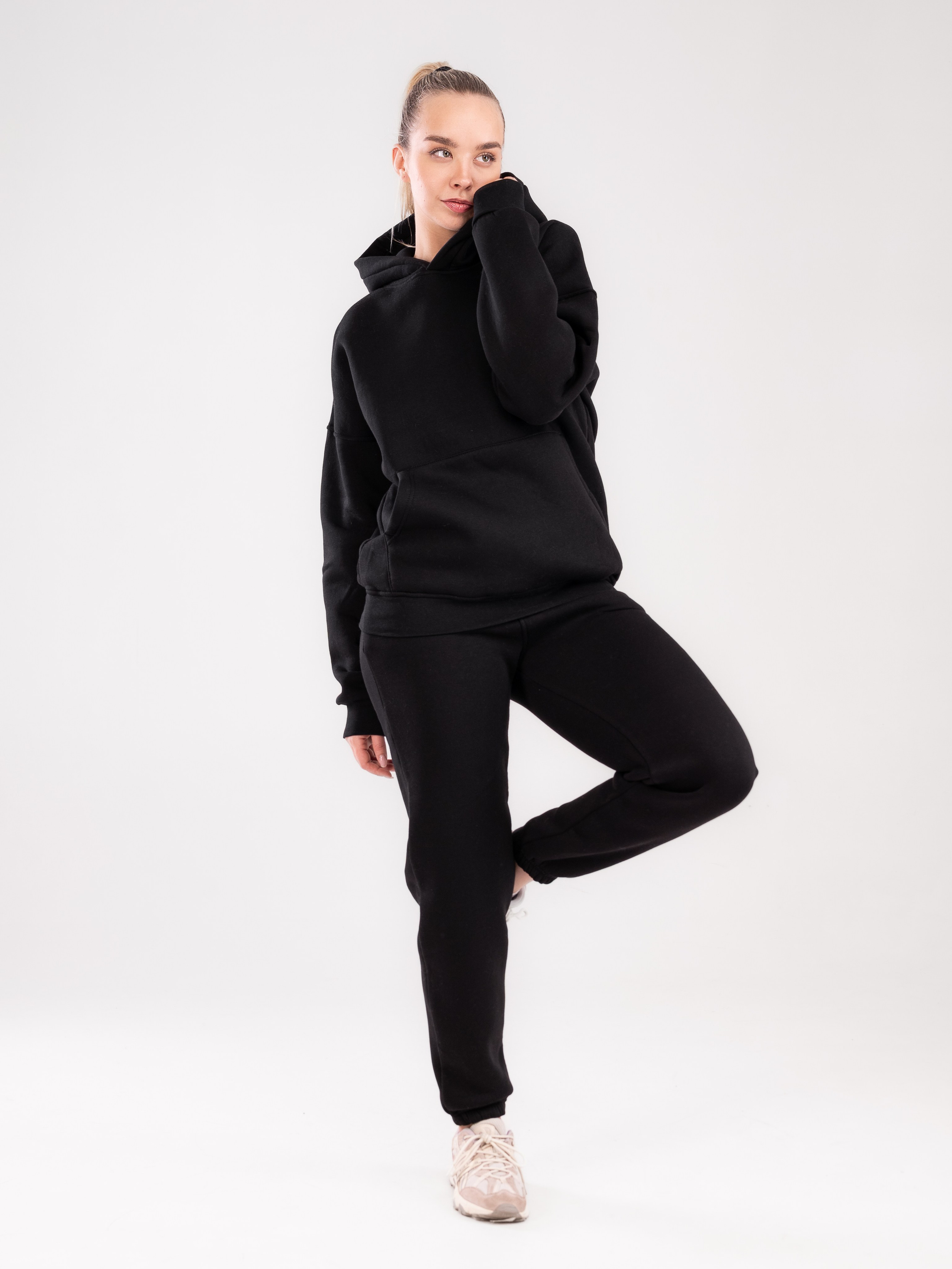 Спортивные костюмы и брюки с большой палитрой цветов!. Предметный фотограф, фото для маркетплейсов Пятигорск, КМВ