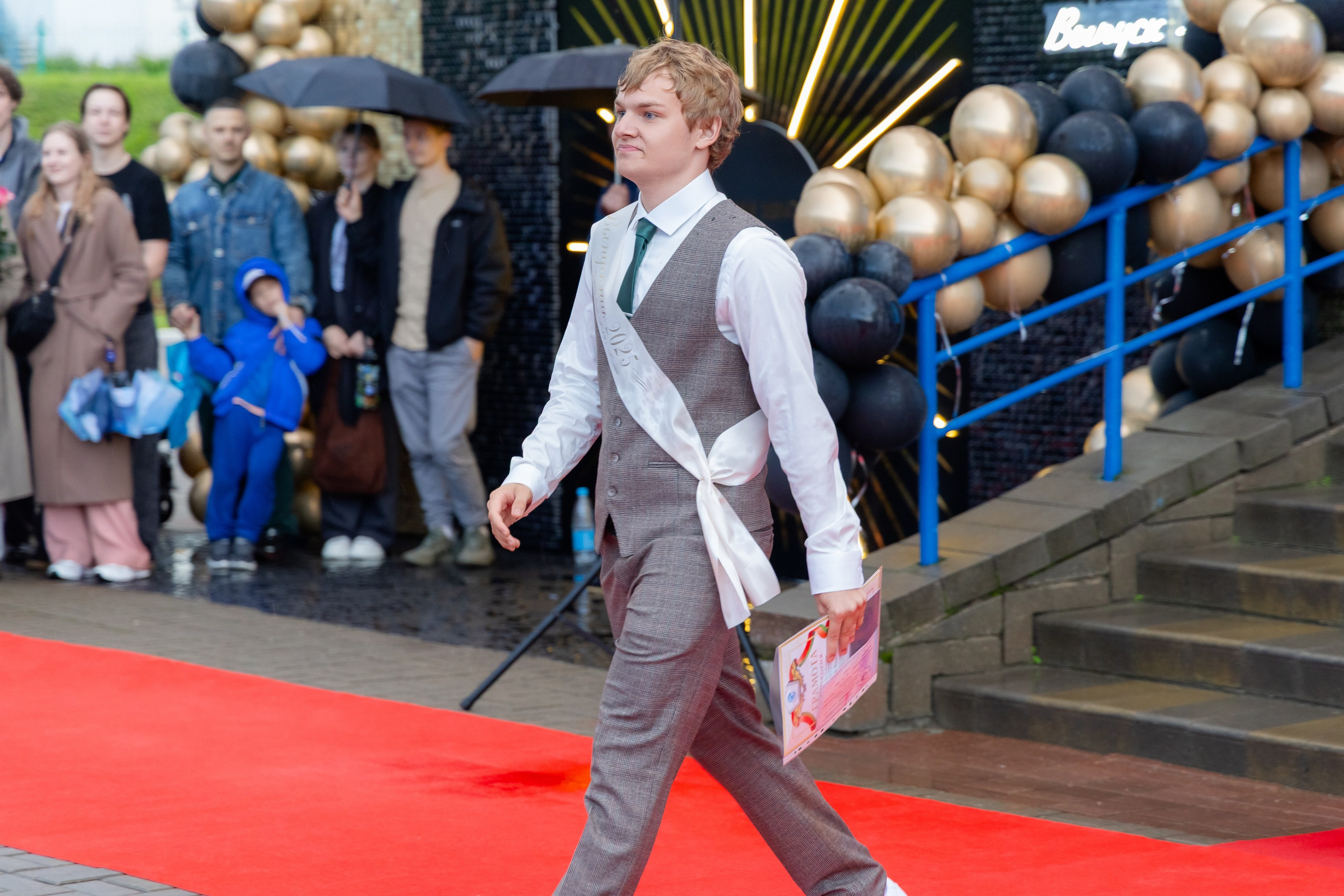 Школьный выпускной 2025 год в Минске, Беларуси. Свадебный фотограф в Минске/Беларуси Сергей Спиридонов