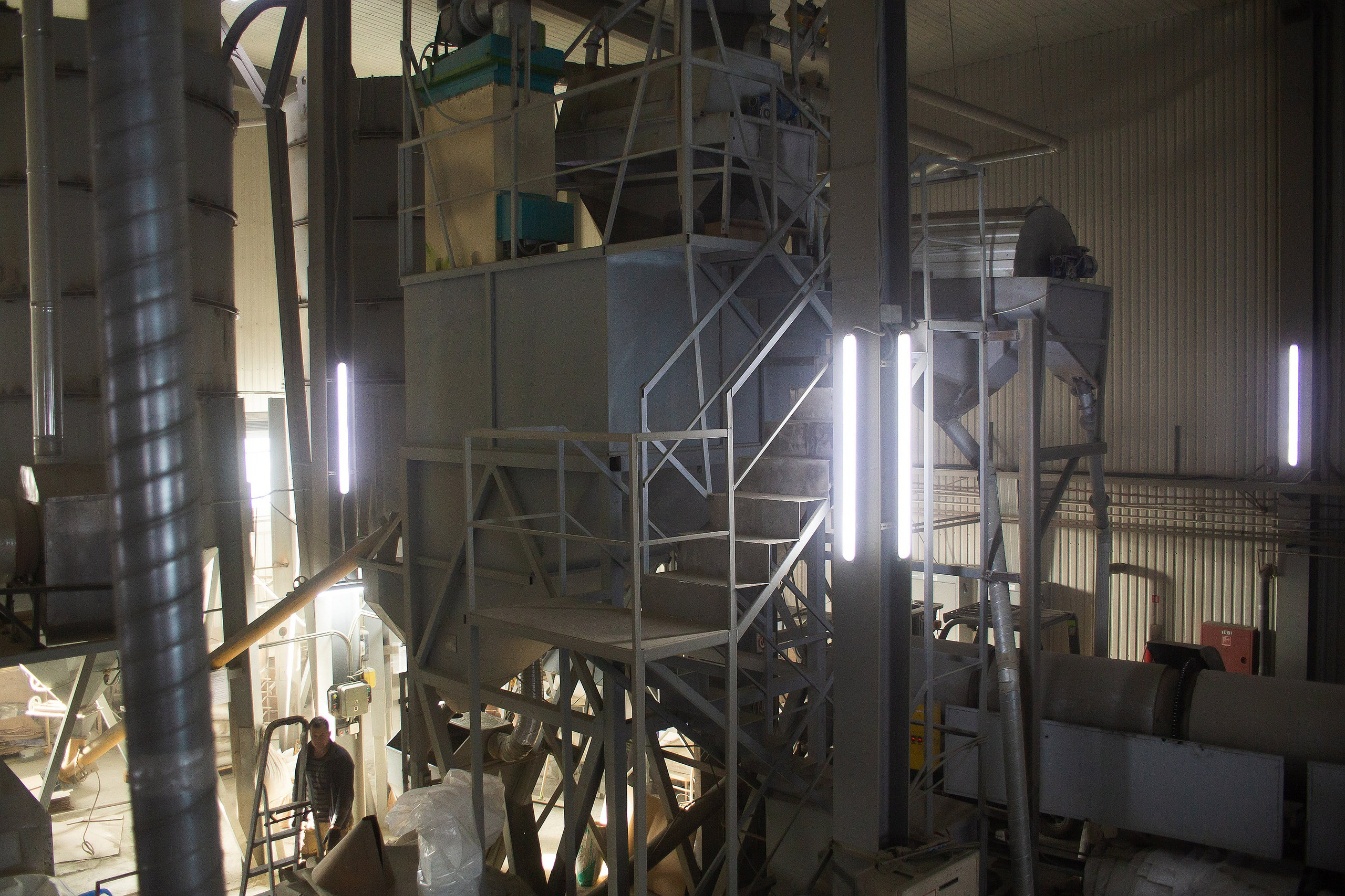 Фотографии с производства. Roman — Репортажный фотограф в Новосибирске