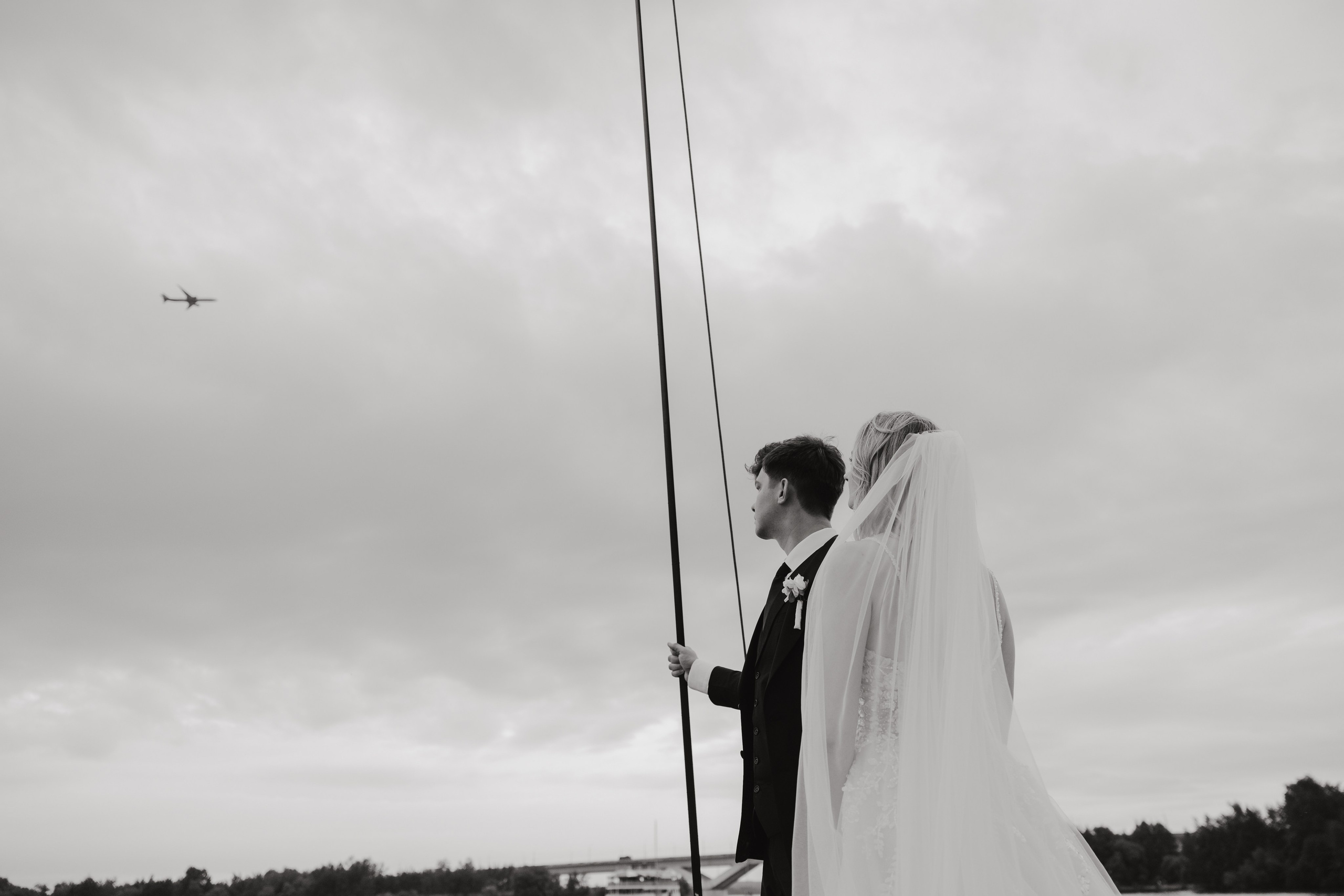 Свадебная прическа на короткие волосы с фатой: 7 идей и главные правила 2026. Фотограф, видеограф на свадьбу в Москве Никита Назаров