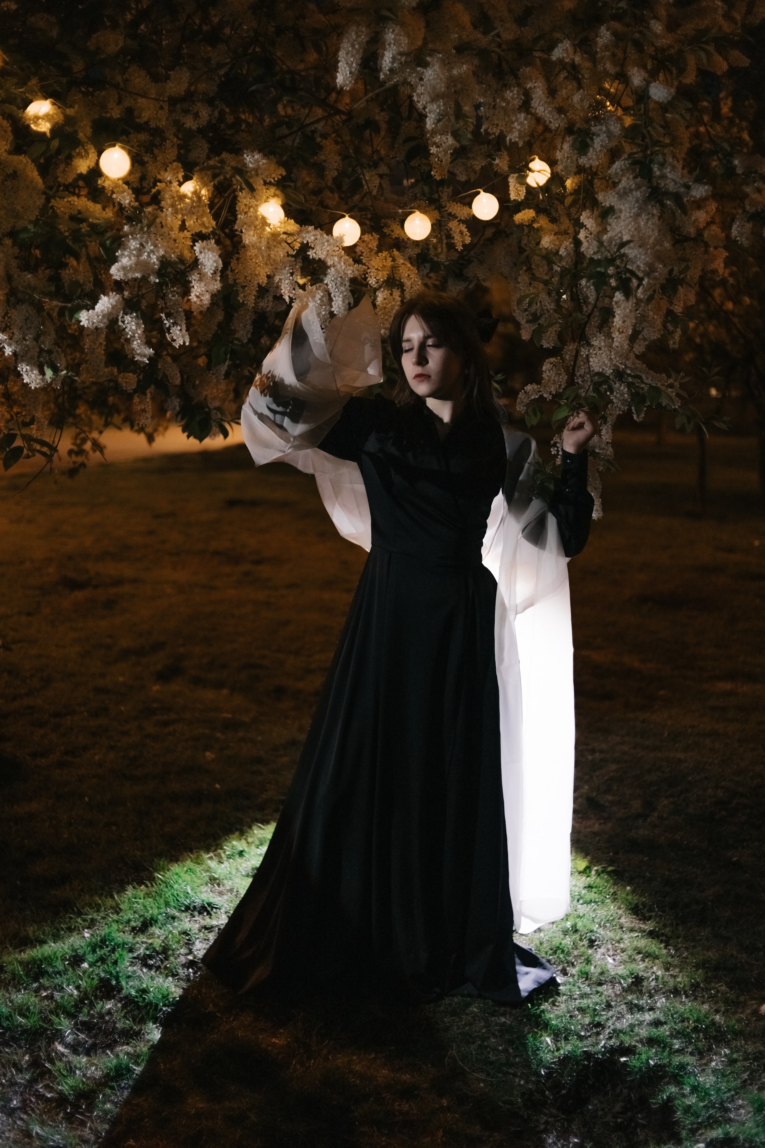 Ангелина. Ночь и цветы. Фотограф Регина Крикунова г. Красноярск