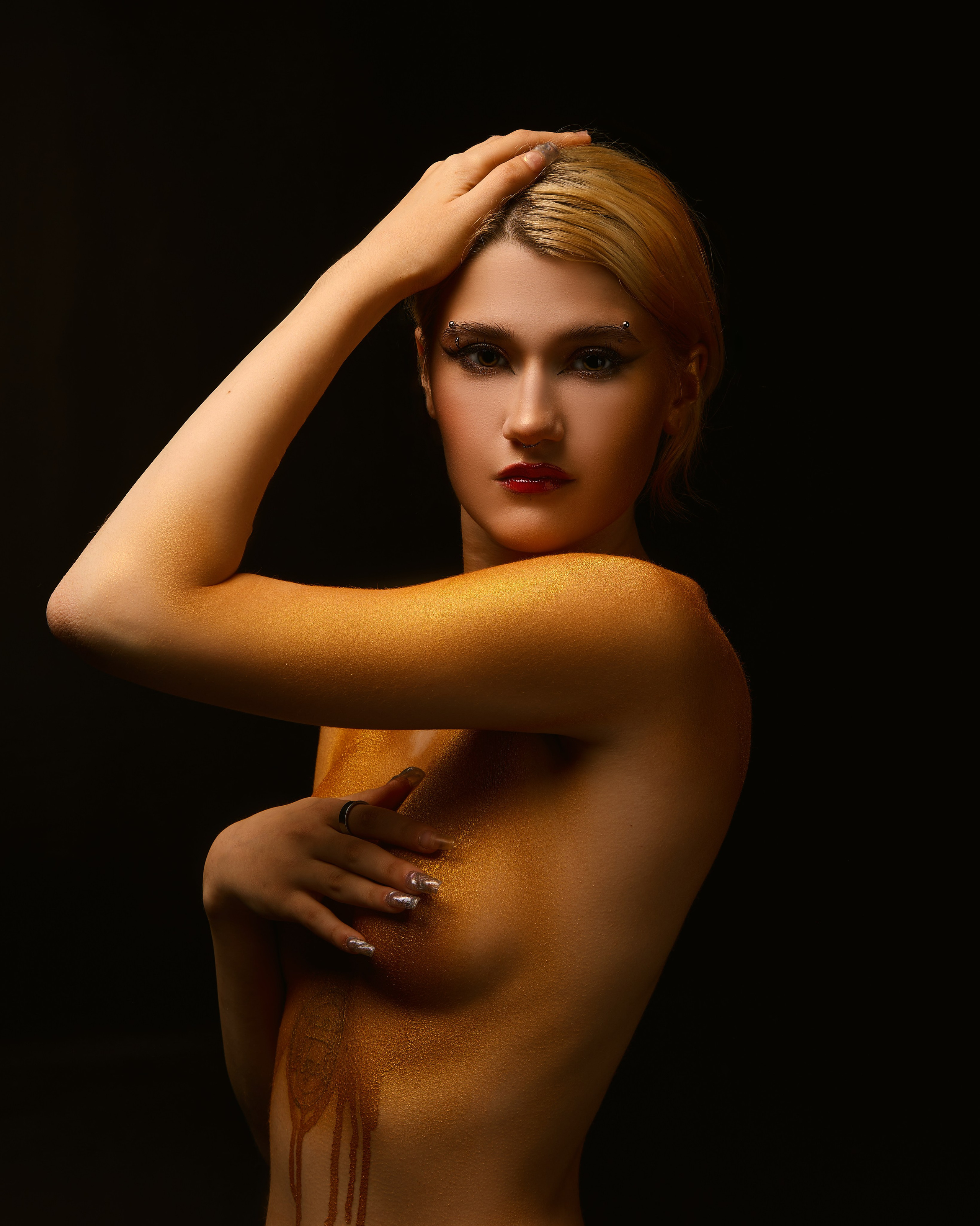 арт ню обнаженная девушка в краске